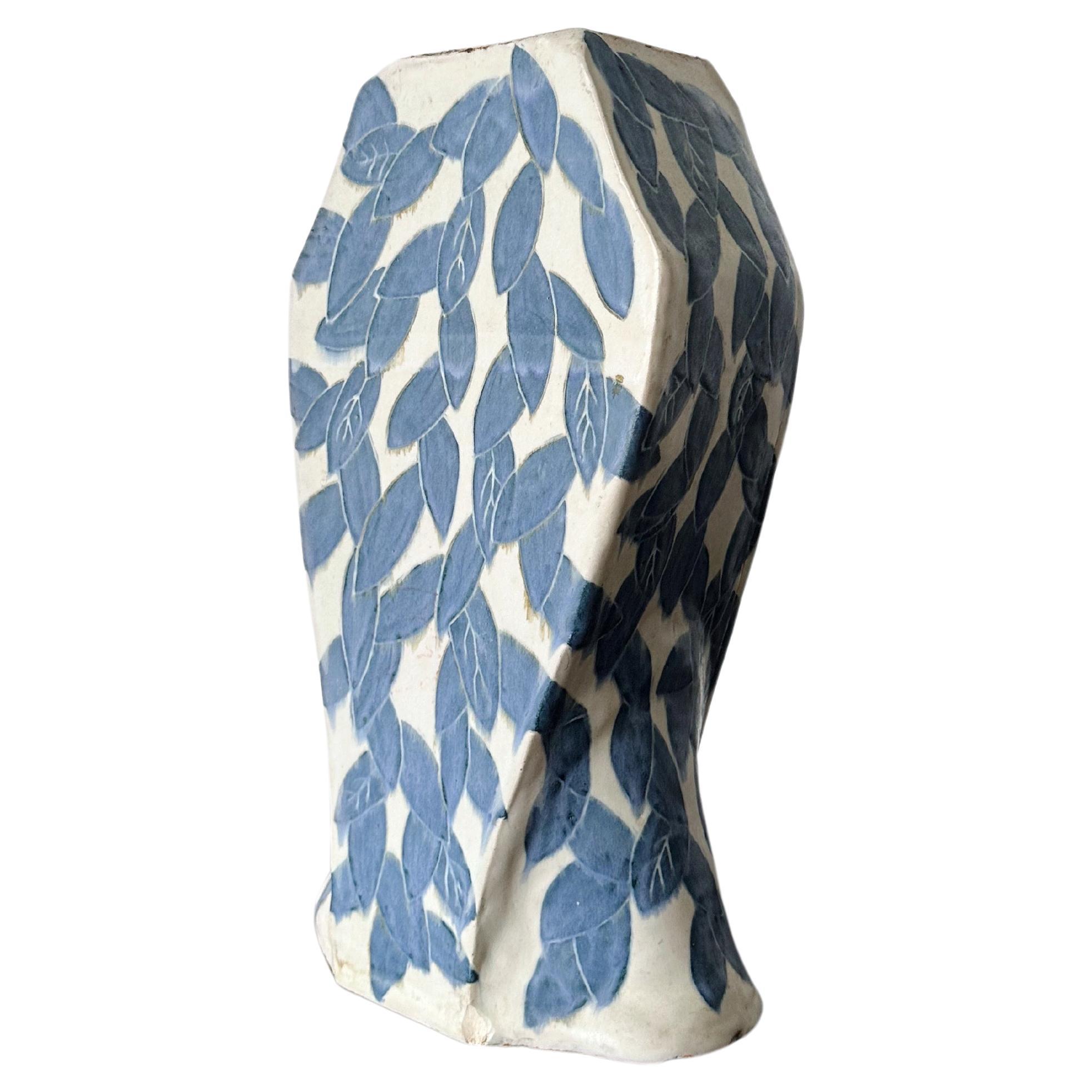 Grand vase en céramique de style méditerranéen imprimé feuilles blanches et bleues