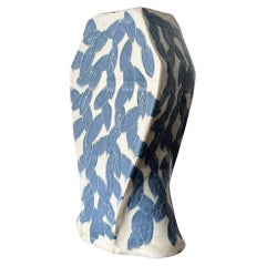 Grand vase en céramique de style méditerranéen imprimé feuilles blanches et bleues