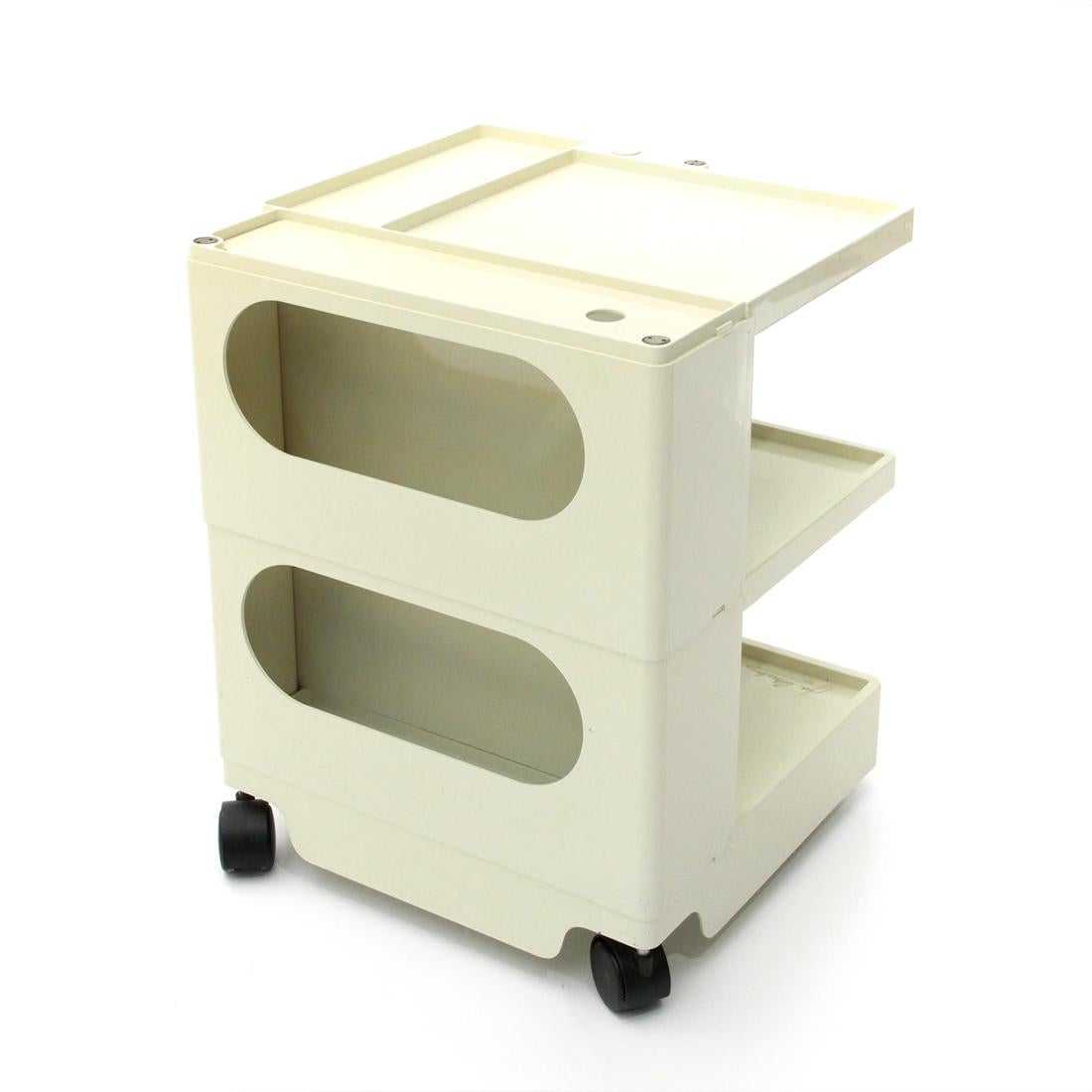 Cart produced in the 1960s by the Bieffeplast of Padua on a project by Joe Colombo.
Structure in white ABS.
Storage compartments arranged on the various sides.
Good general conditions, some signs due to normal use over time.

Dimensions: Length