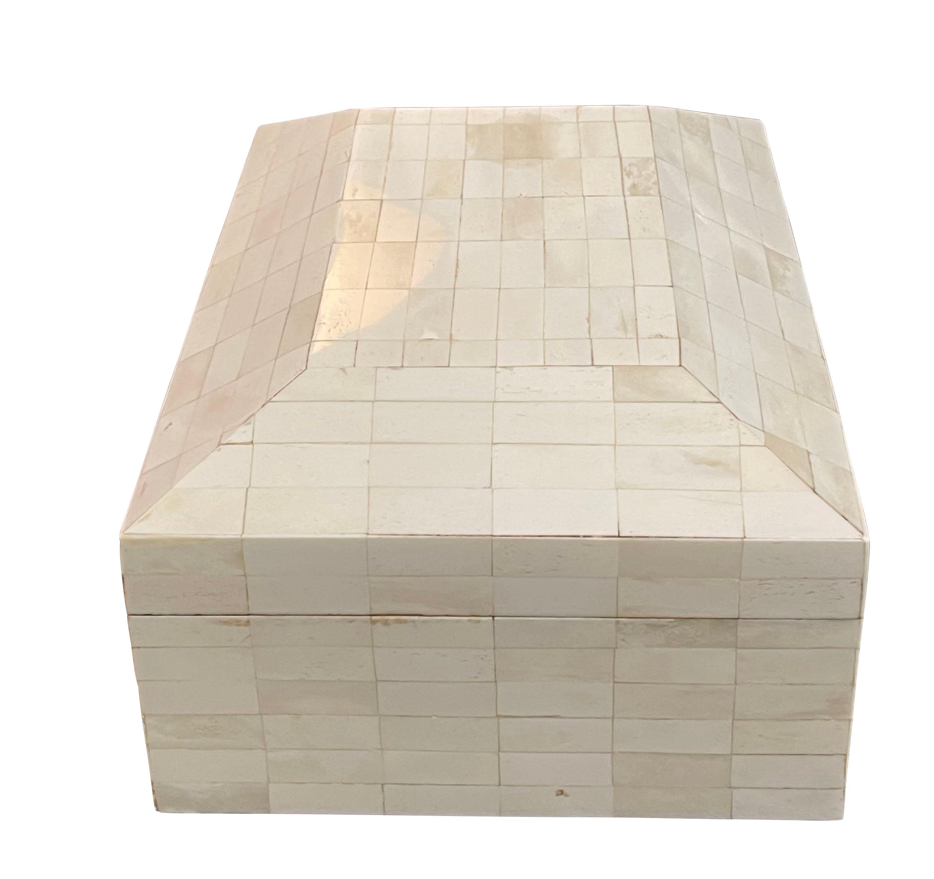 Caja de hueso blanco, India, Contemporáneo Indio en venta