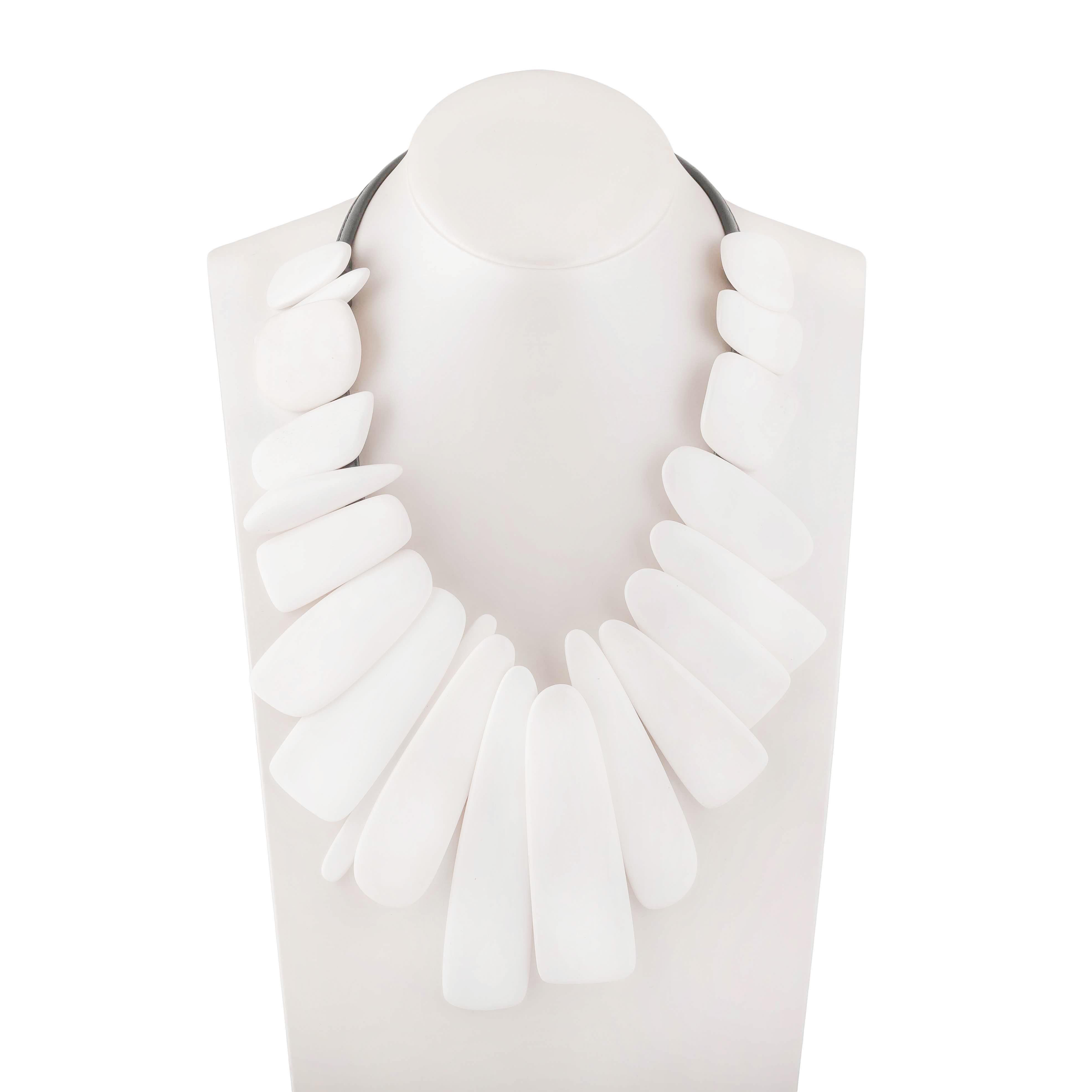 White Bone Earrings and White Bone Necklace Set In New Condition For Sale In Rome, IT