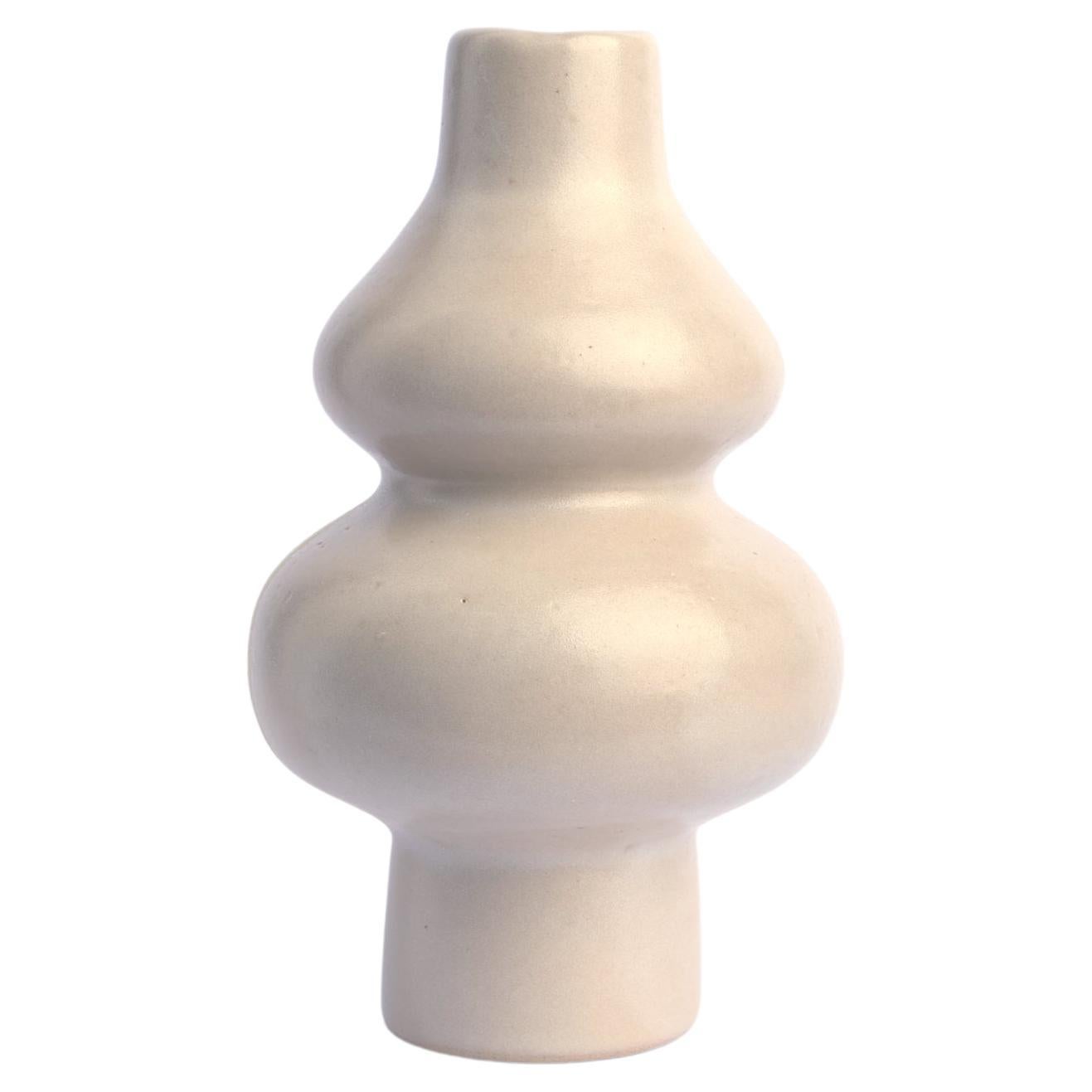 Vase „Femme I“ aus weißem Knochen von Camila Apaez im Angebot