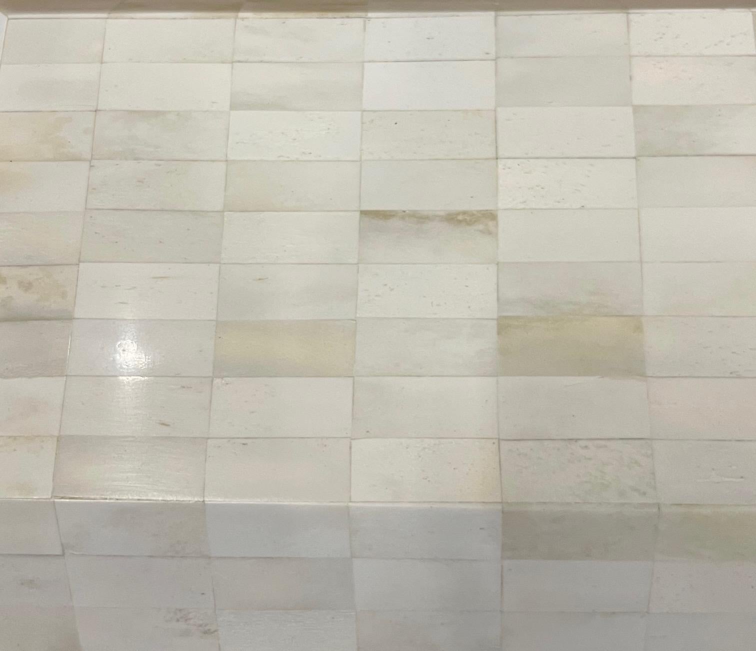 Caja decorativa con tapa de hueso blanco, India, Contemporánea Siglo XXI y contemporáneo en venta