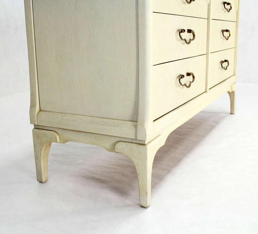 Lacquered White Bone Tone Wash Lacquer 6 Drawer Dresser Solid Brass Ornate Drawer Pulls For Sale