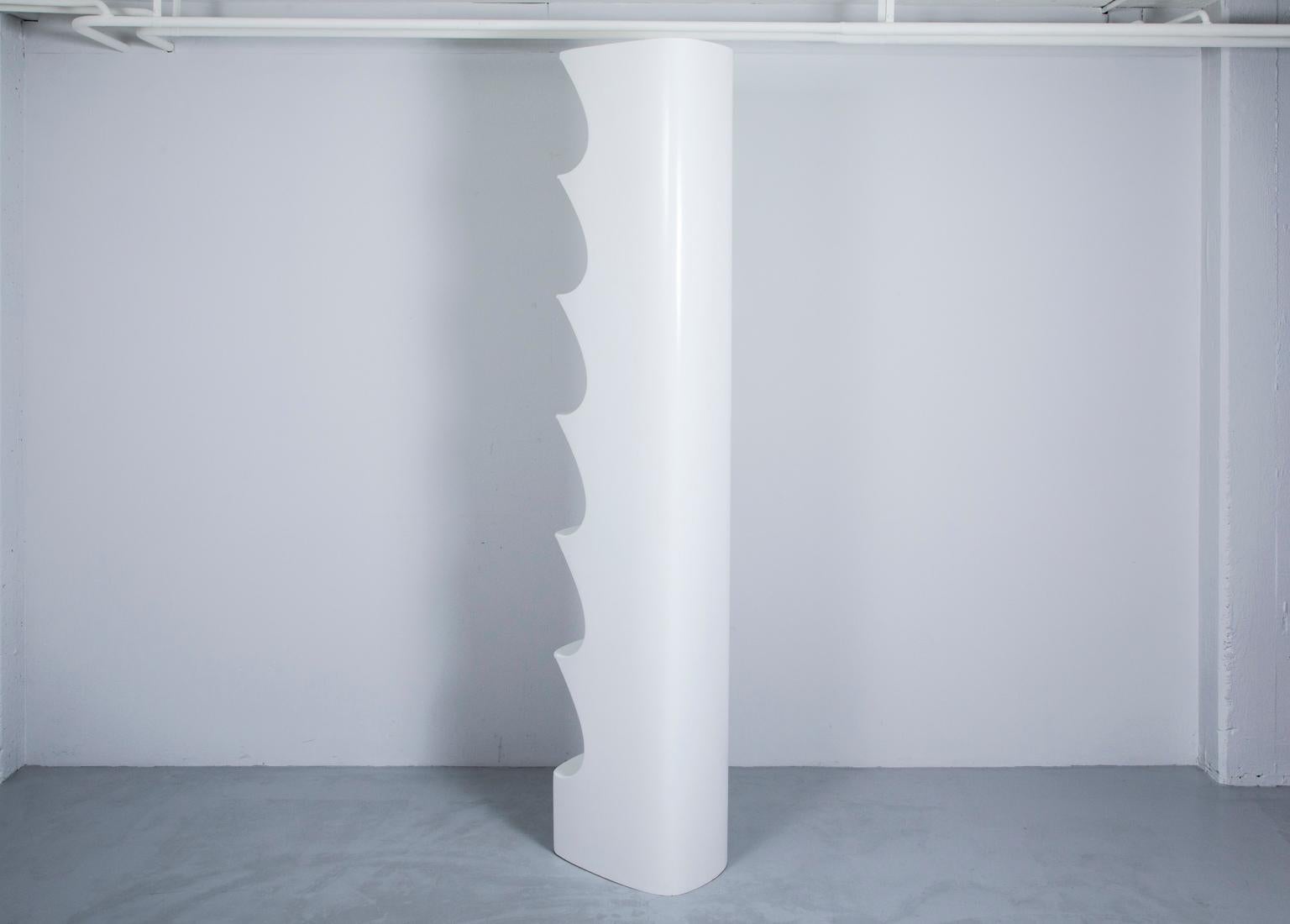 White Bookcase by Valerie Dubrocinskis for Rodier, FR In Good Condition For Sale In Zurich, CH