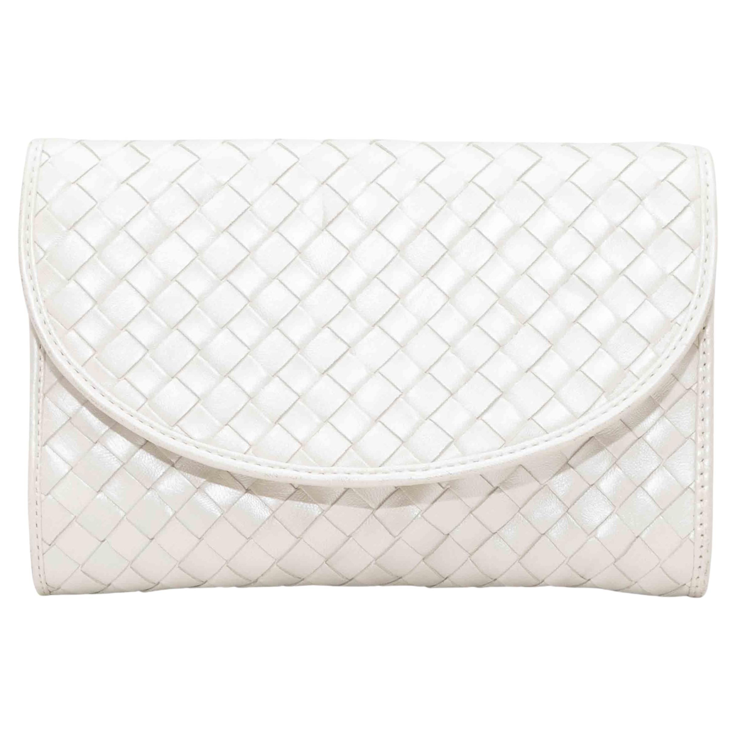 White Bottega Veneta Intrecciato Crossbody Bag en vente