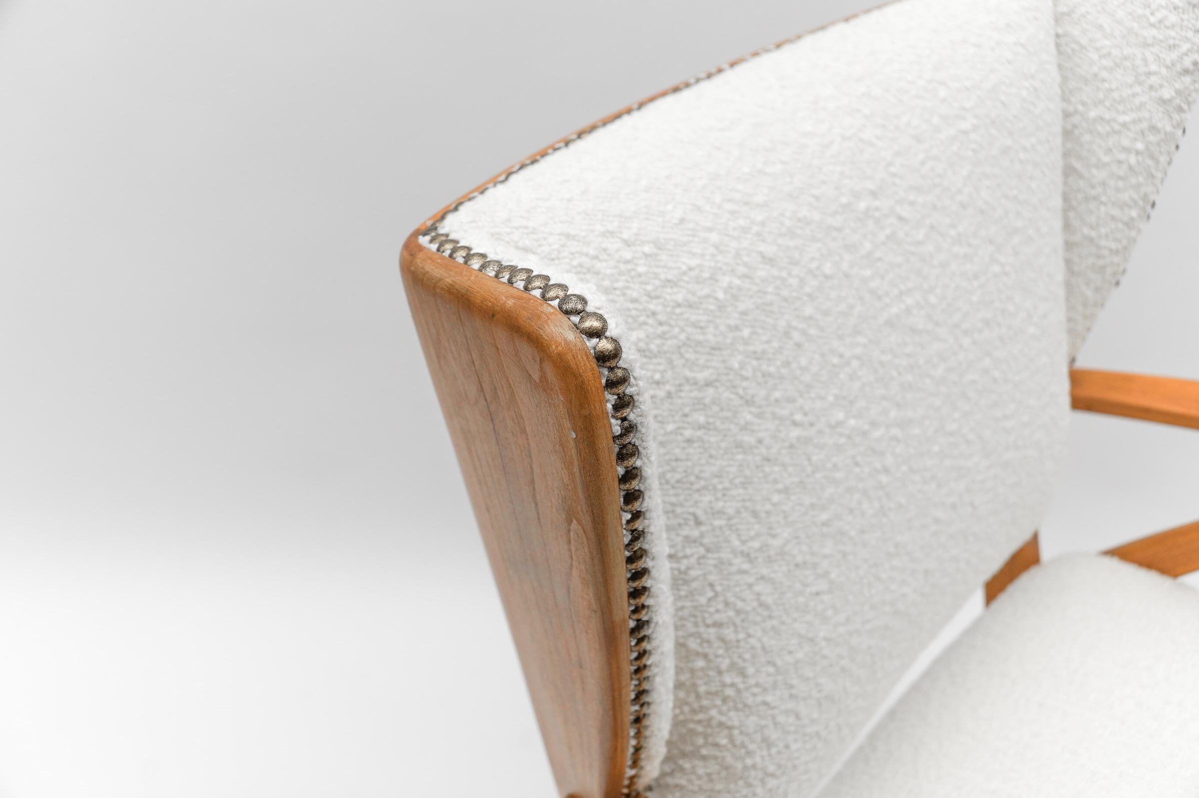 Weißer Sessel aus Boucle-Stoff und Holz mit Ohrensessel, Italien, 1950er Jahre im Angebot 4