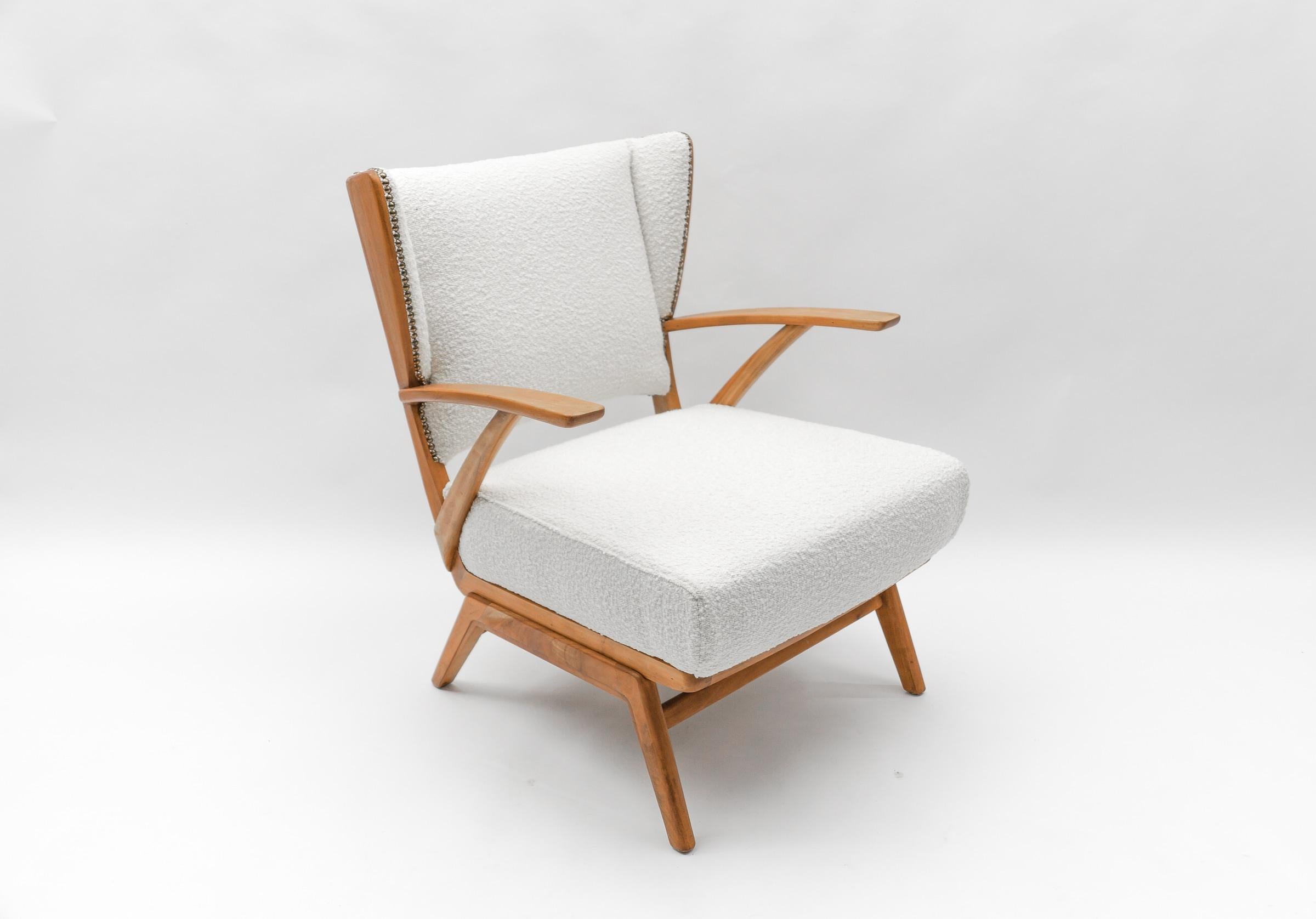 Mid-Century Modern White Boucle Fabric and Wooden Wingback Armchair, Italy, 1950s For Sale