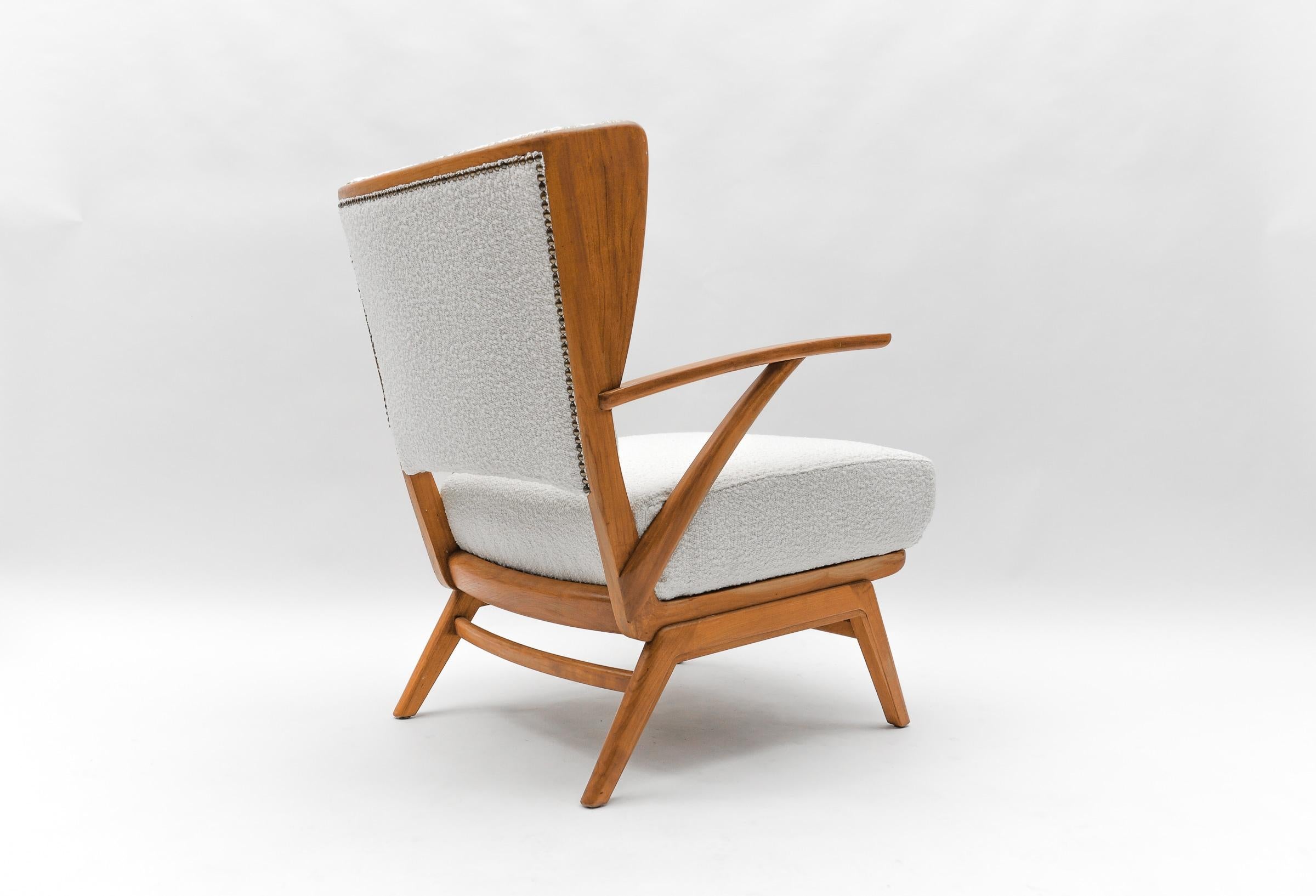 Weißer Sessel aus Boucle-Stoff und Holz mit Ohrensessel, Italien, 1950er Jahre im Zustand „Gut“ im Angebot in Nürnberg, Bayern
