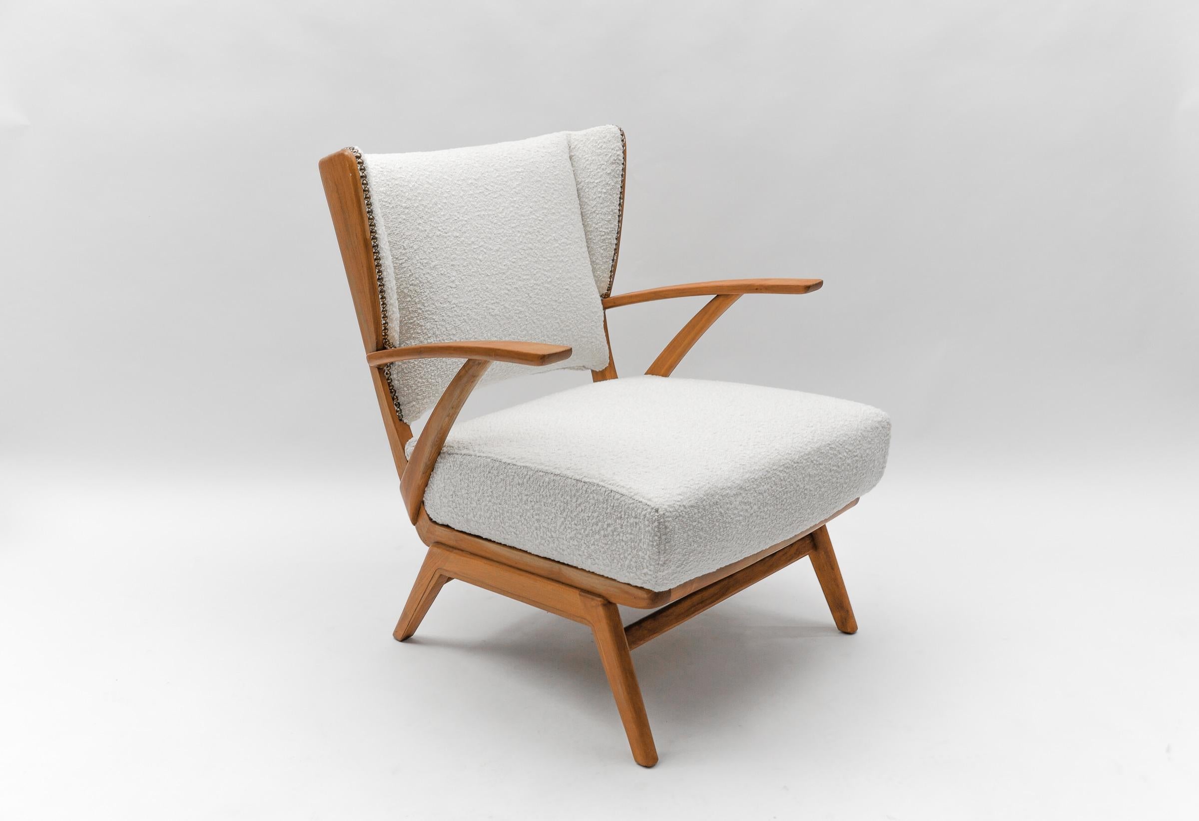 Mid-20th Century White Boucle Fabric and Wooden Wingback Armchair, Italy, 1950s For Sale