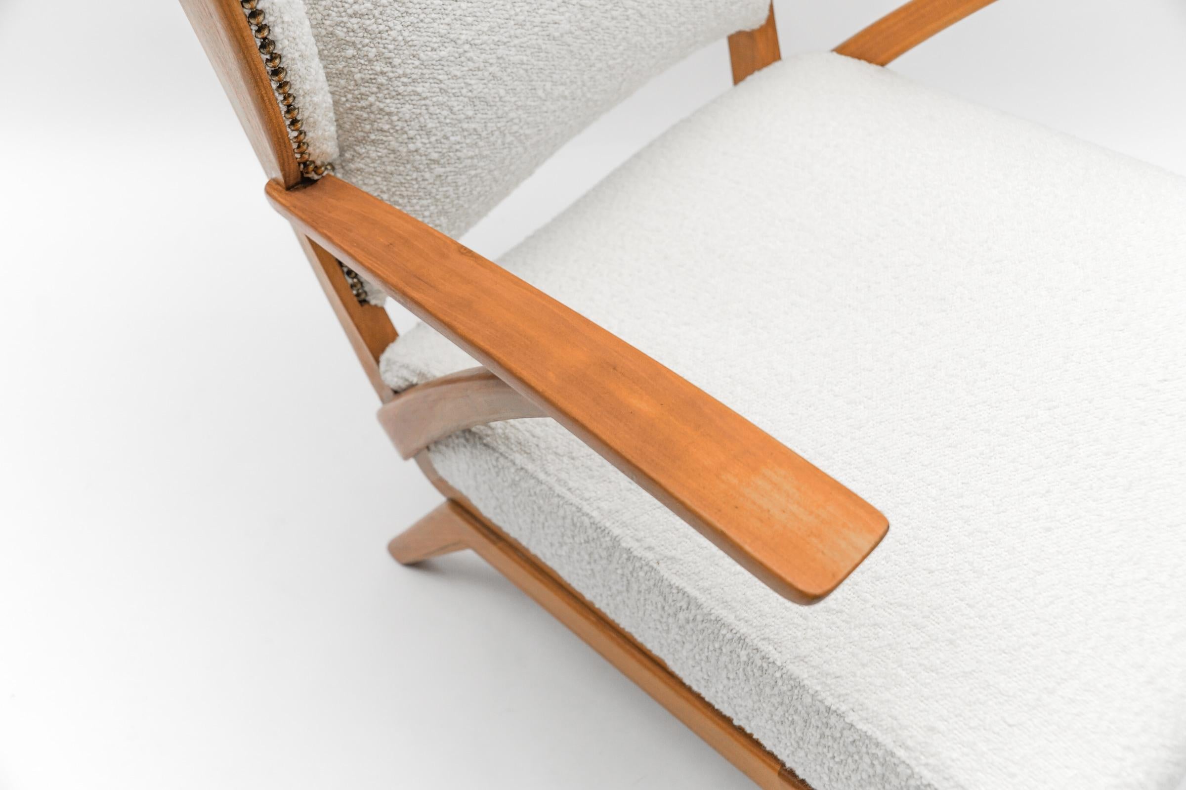 Weißer Sessel aus Boucle-Stoff und Holz mit Ohrensessel, Italien, 1950er Jahre im Angebot 2