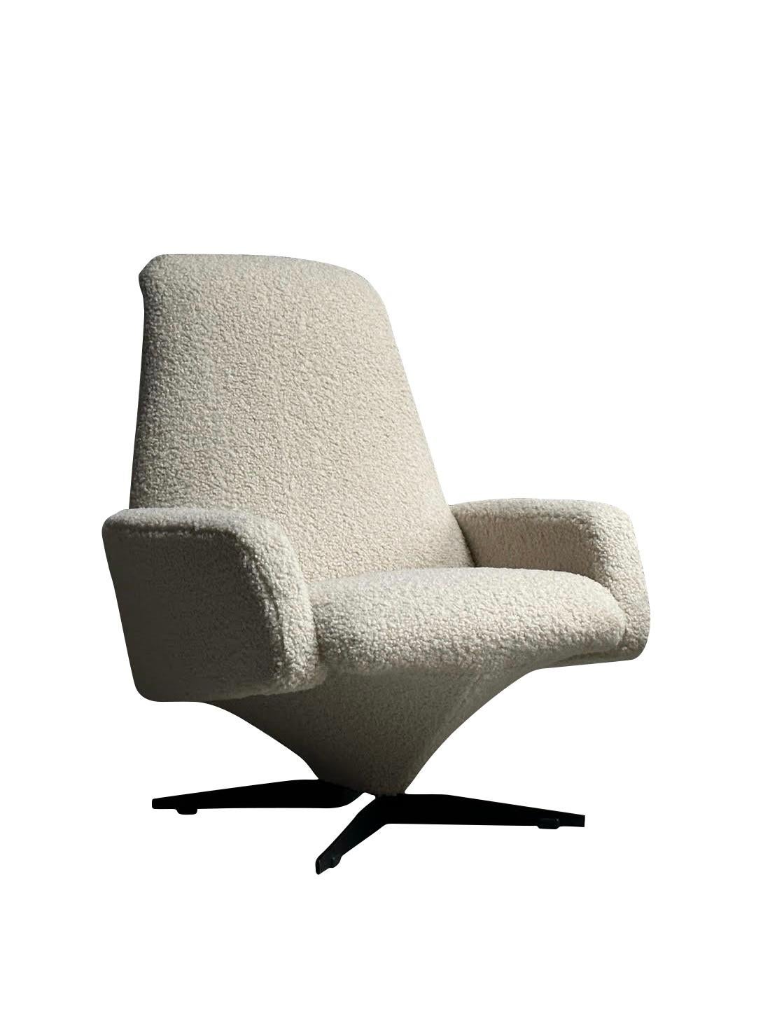 Italian White Bouclé Upholstered Chair with Ottoman, Italy, 1960s For Sale