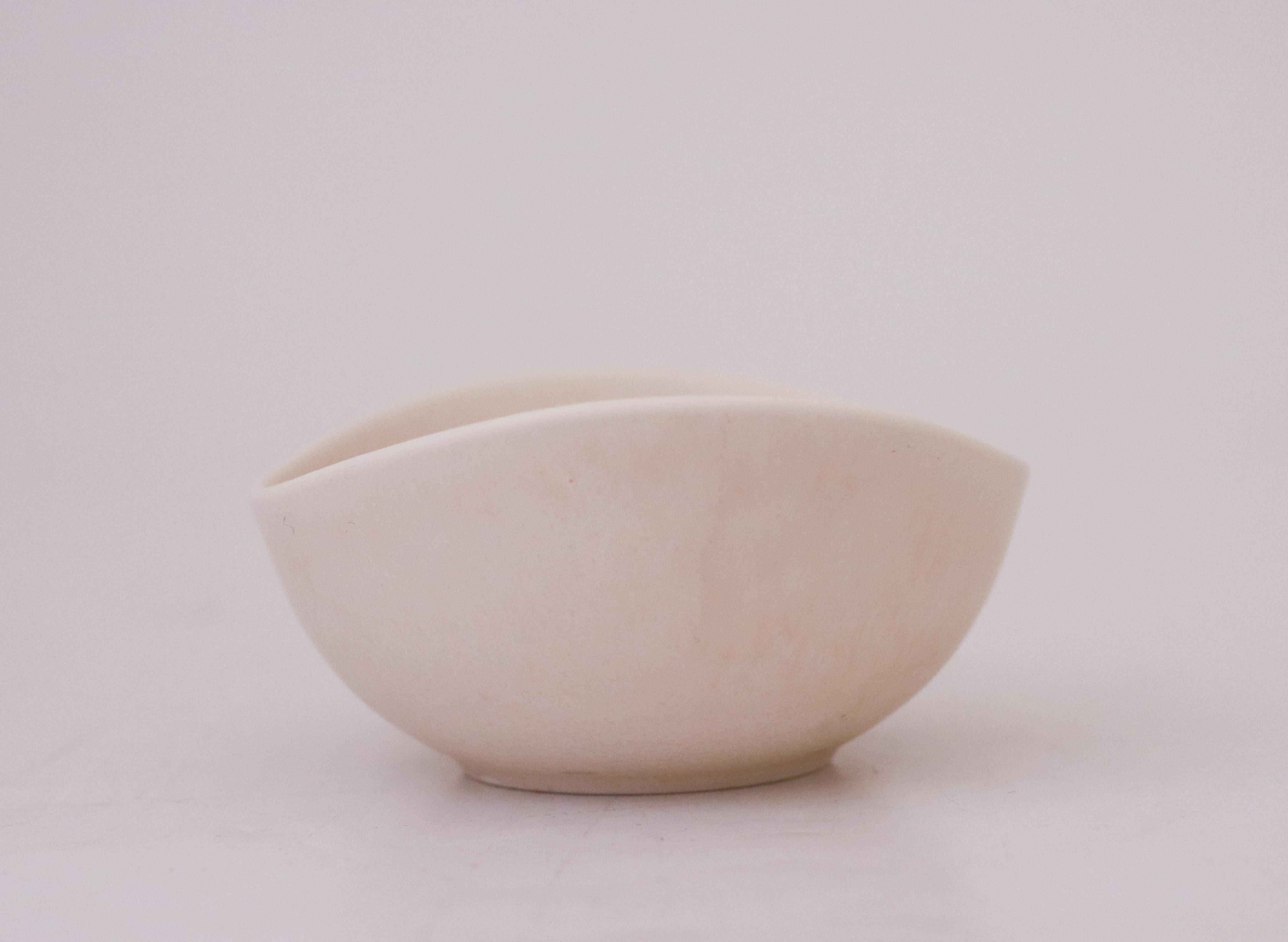 Scandinavian Modern White Bowl, Gunnar Nylund, Rörstrand, 1950s, Mid-Century Vintage