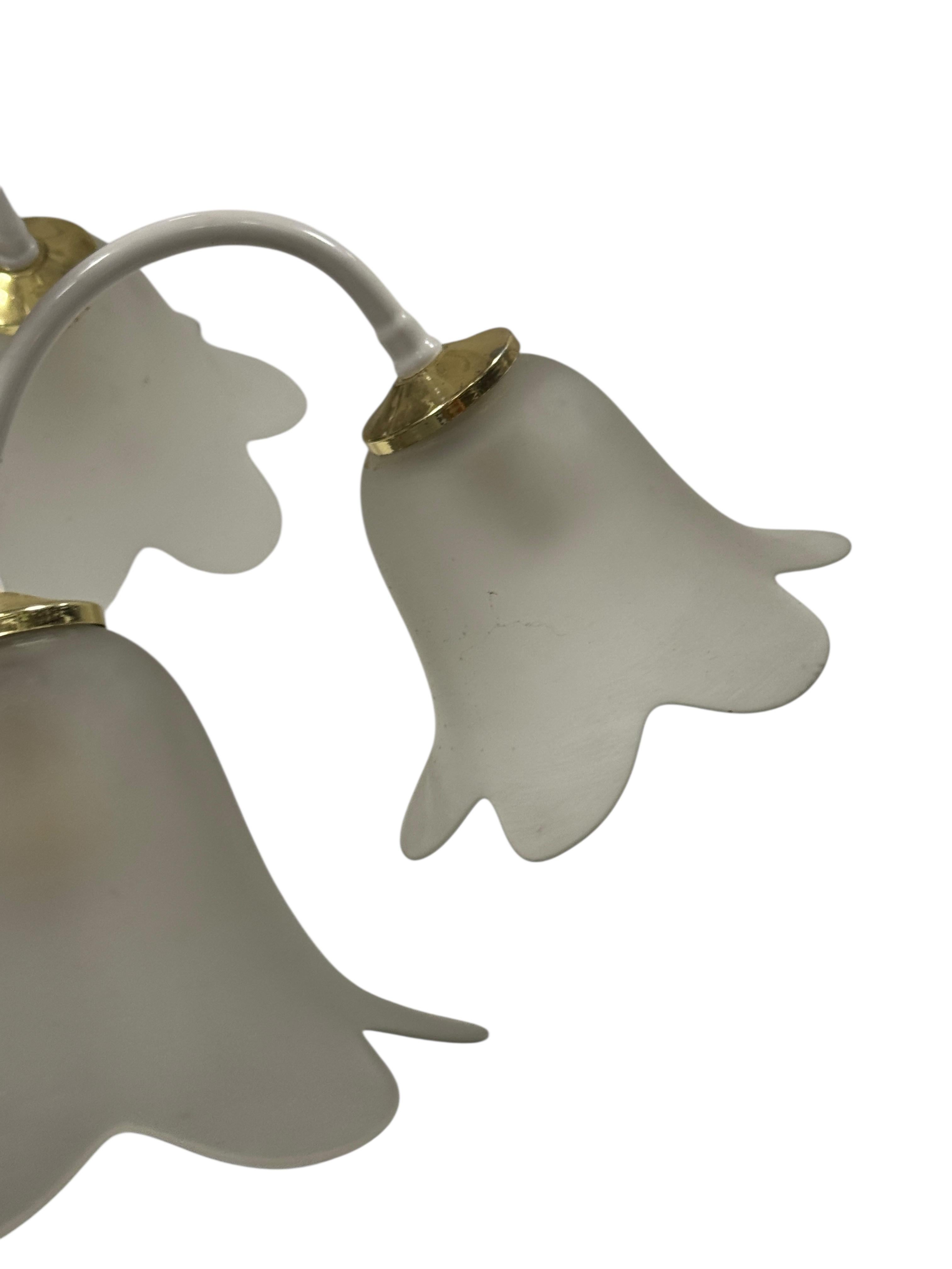 White & Brass Tole Pendant Chandelier Calyx Glass Shade Hollywood Regency Style In Good Condition For Sale In Nuernberg, DE