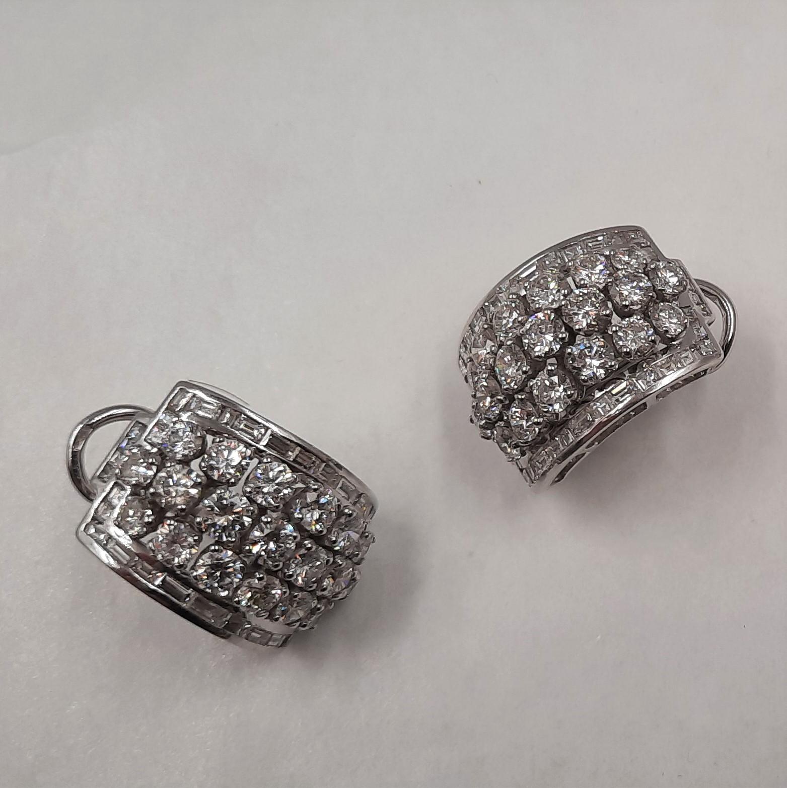 Exceptional white Brilliant cut diamond (5.62 carats), white baguette and square cut diamond (2.72 carats)  and 18 carats white gold (14.9 grams) earrings.
Eventually in set with ring (see photo).