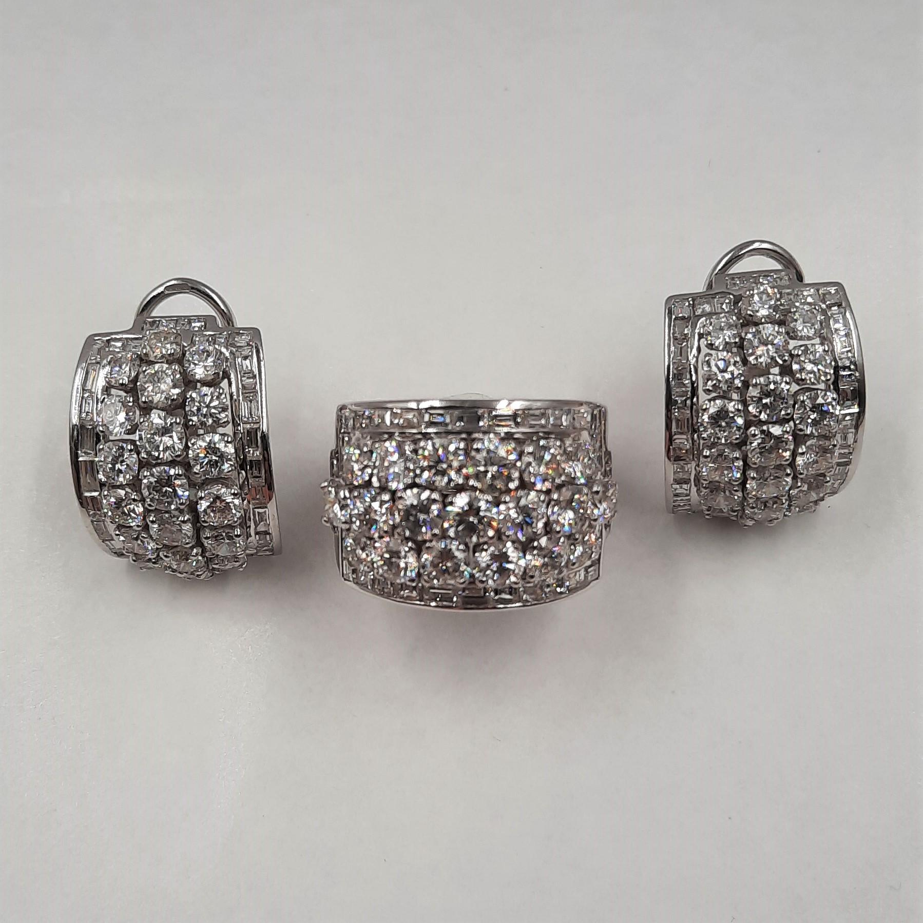 Bague jonc en or blanc 18 carats avec diamants blancs taille brillant et diamants baguettes Pour femmes en vente