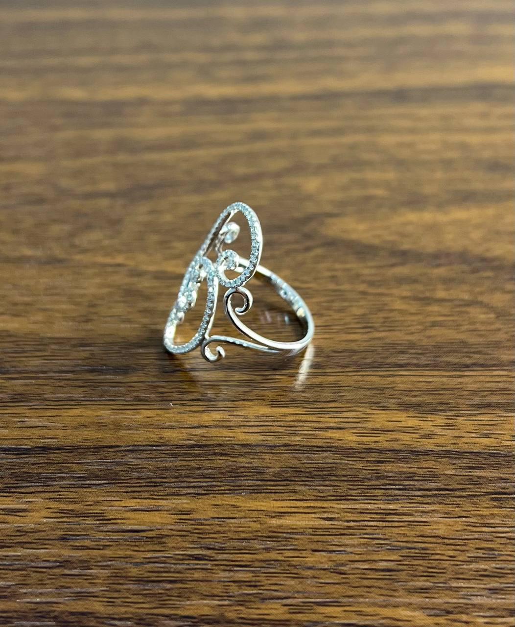 Taglio brillante Anello con diamante bianco taglio Brilliante Wave Spiral Swirl in oro bianco 14K in vendita