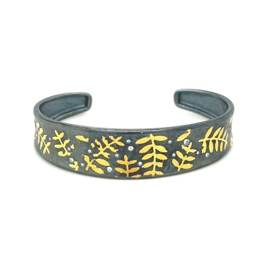 Taglio brillante Brilliante bianco con diamanti sparsi in oro 24K Keum-boo Bracciale a forma di foglia di felce in vendita