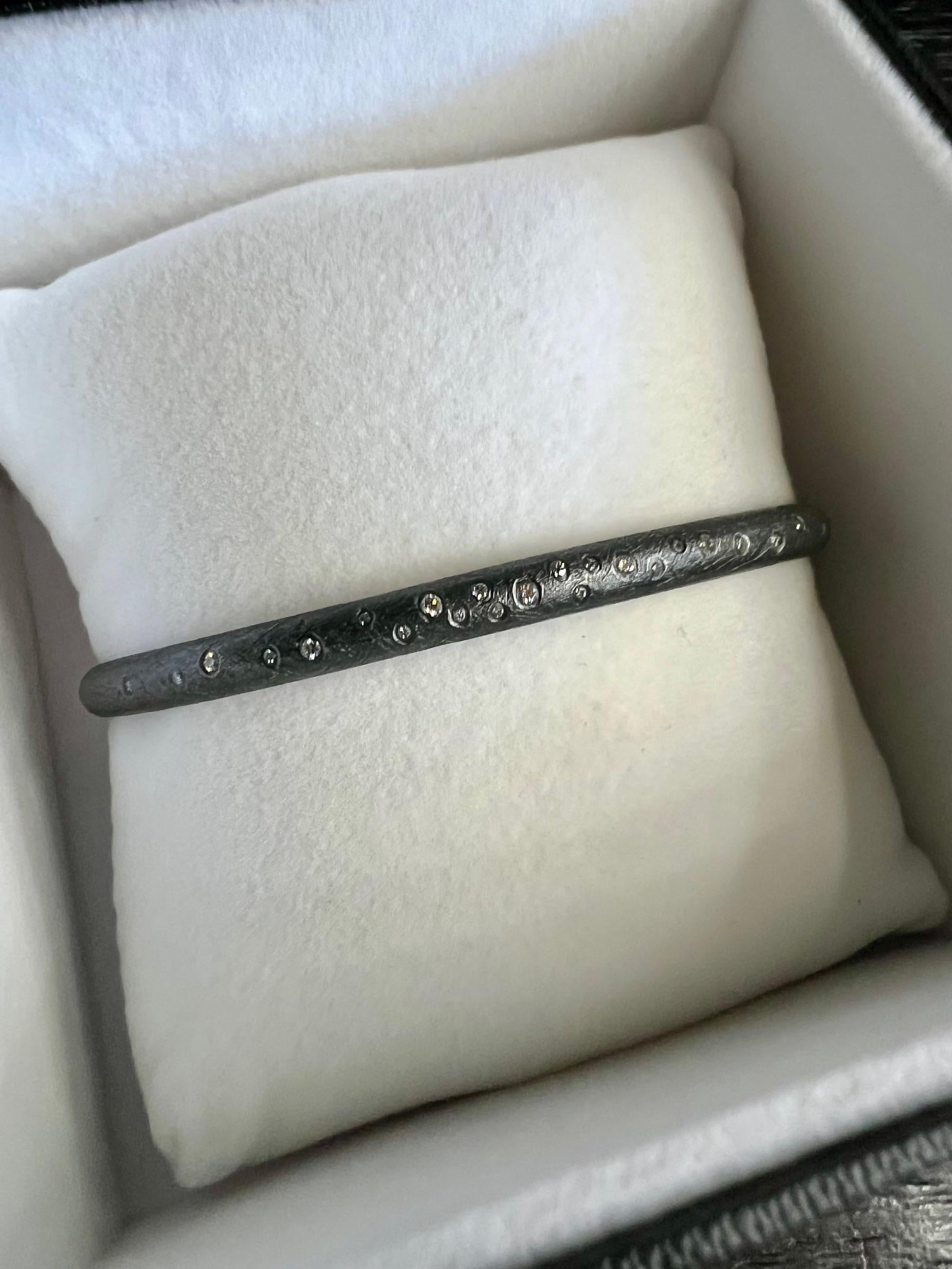 Artigiano Bracciale sottile con diamanti Whiting e nevicate sparse in vendita