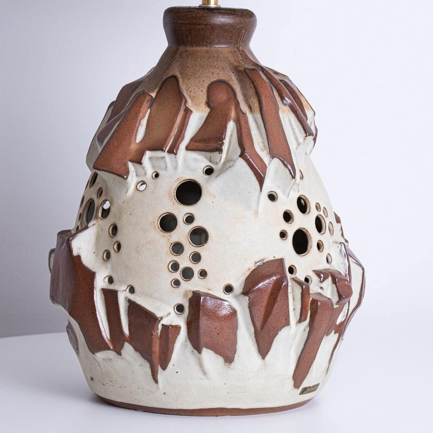 Autre Lampadaire en céramique Brique blanche, abat-jour en soie neutre par R. Houben en vente