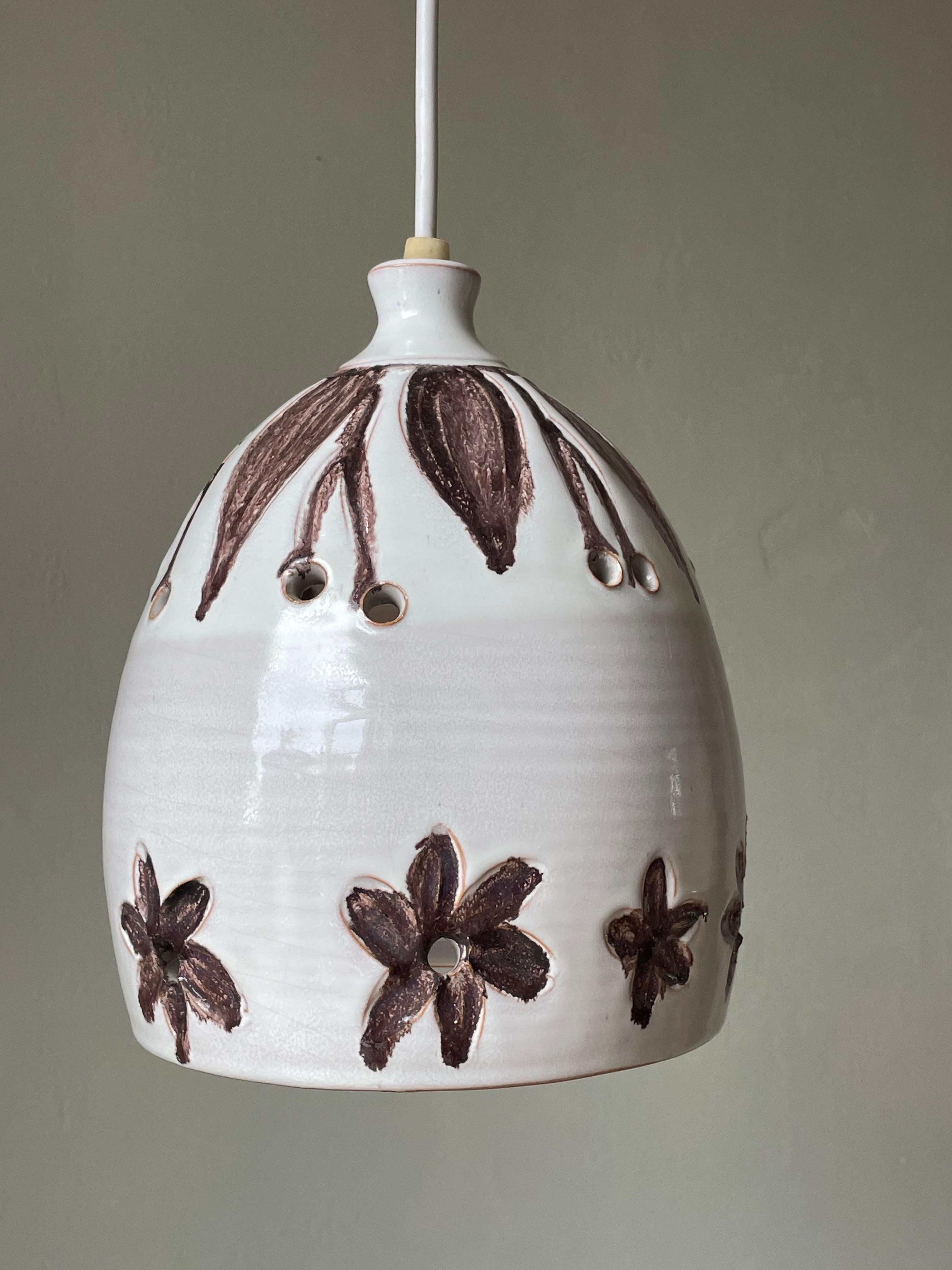 White Brown Floral Ceramic Pendant, Denmark, 1960s In Good Condition For Sale In Copenhagen, DK
