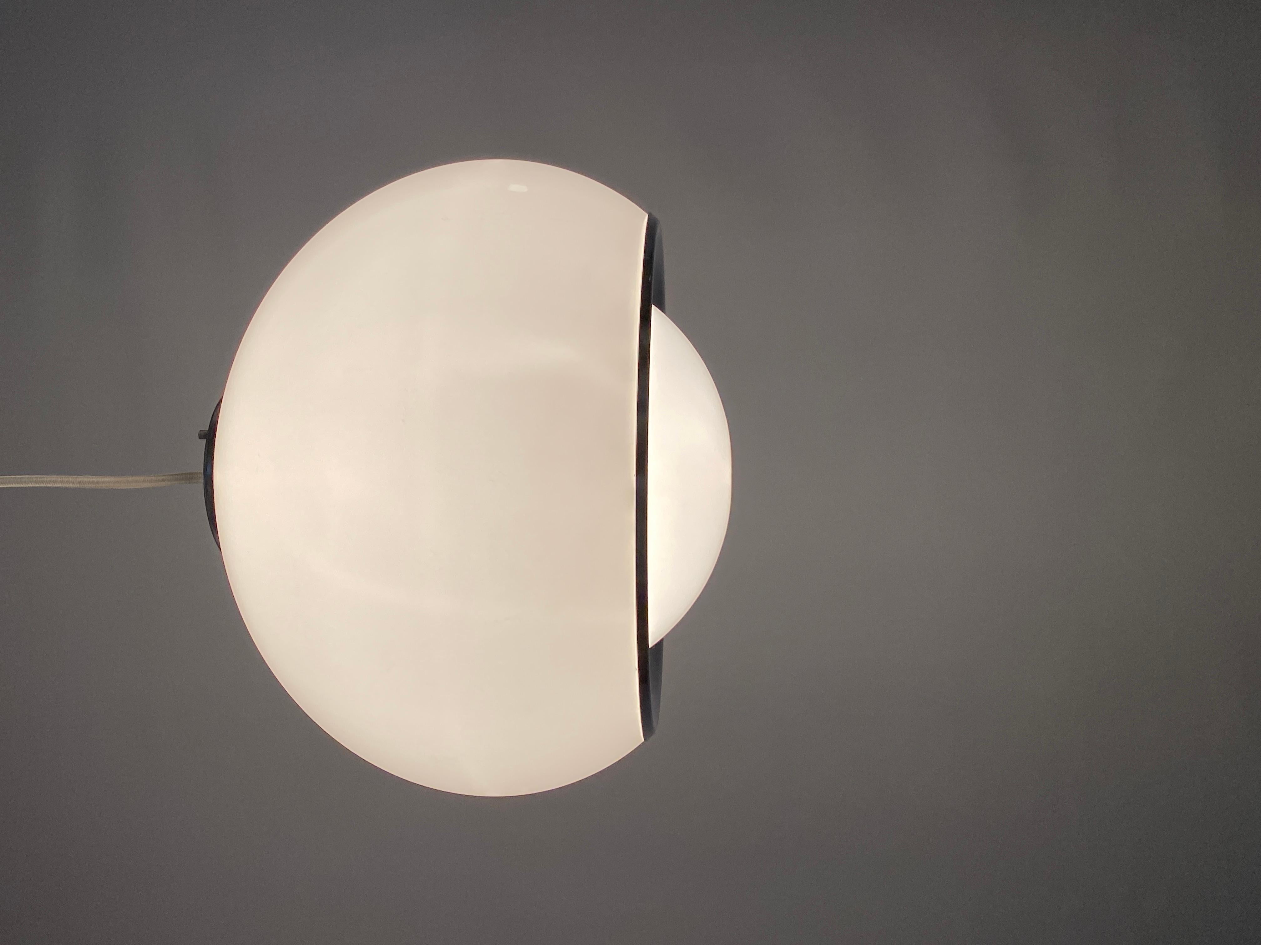 White BUD pendant lamp designed by Harvey Guzzini for Meblo 2