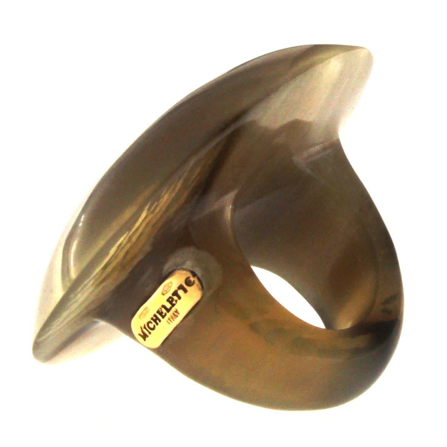 Women's White Bufalo Horn Ring 18 Karat Yellow Gold Mat For Sale