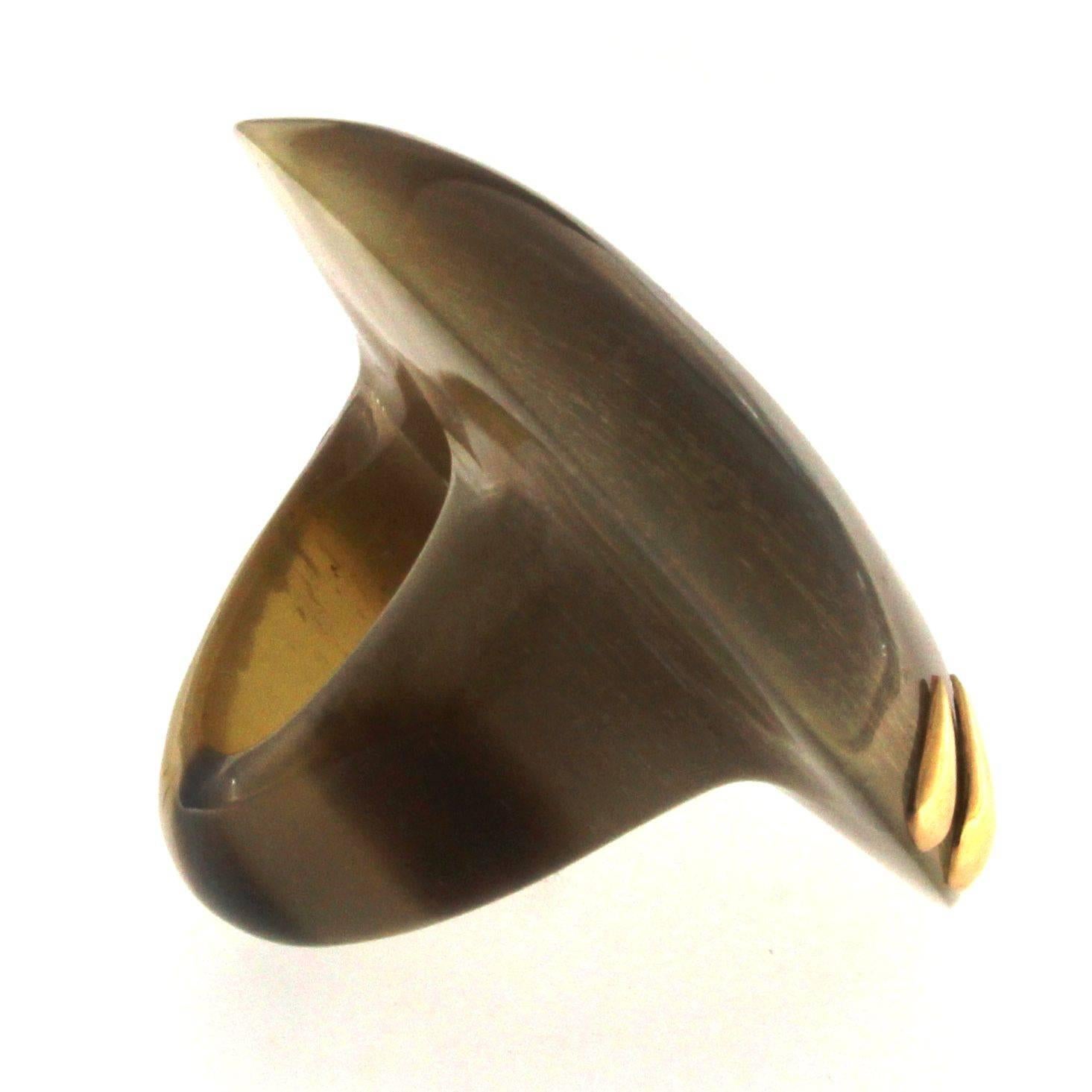 White Buffalo Horn and 18K Matte Yellow Gold Ring For Sale 2