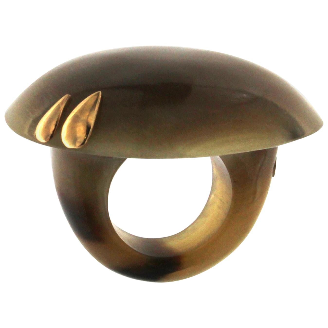 White Bufalo Horn Ring 18 Karat Yellow Gold Mat