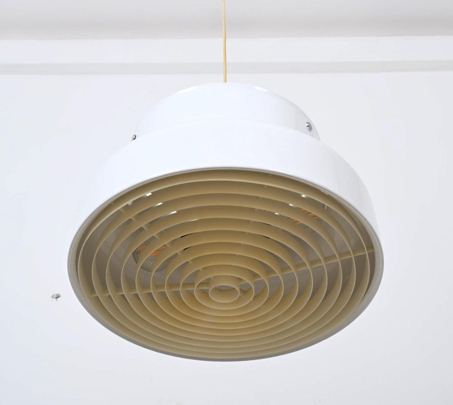 Lámpara colgante Bumling blanca de Atelje Lyktan Sueco en venta
