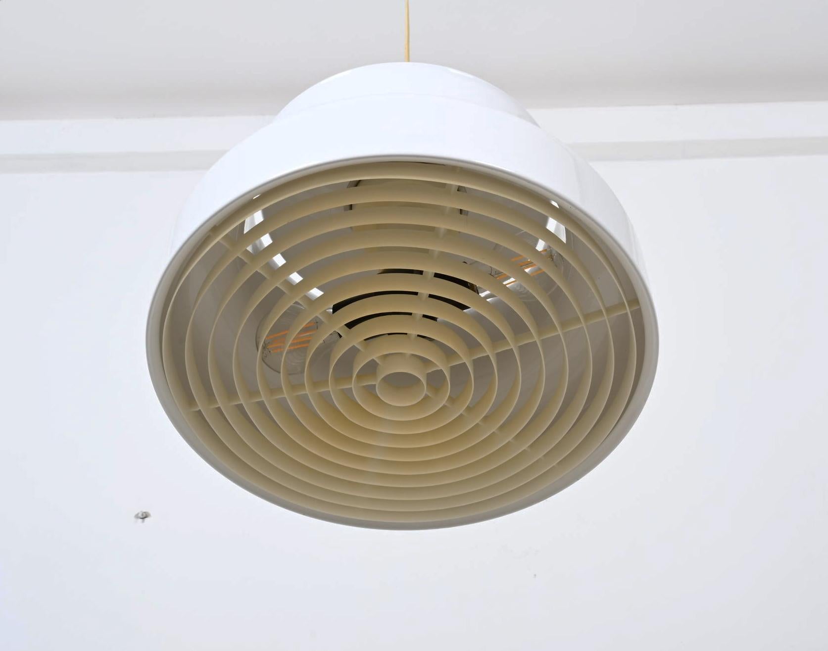 Lámpara colgante Bumling blanca de Atelje Lyktan Pintado en venta