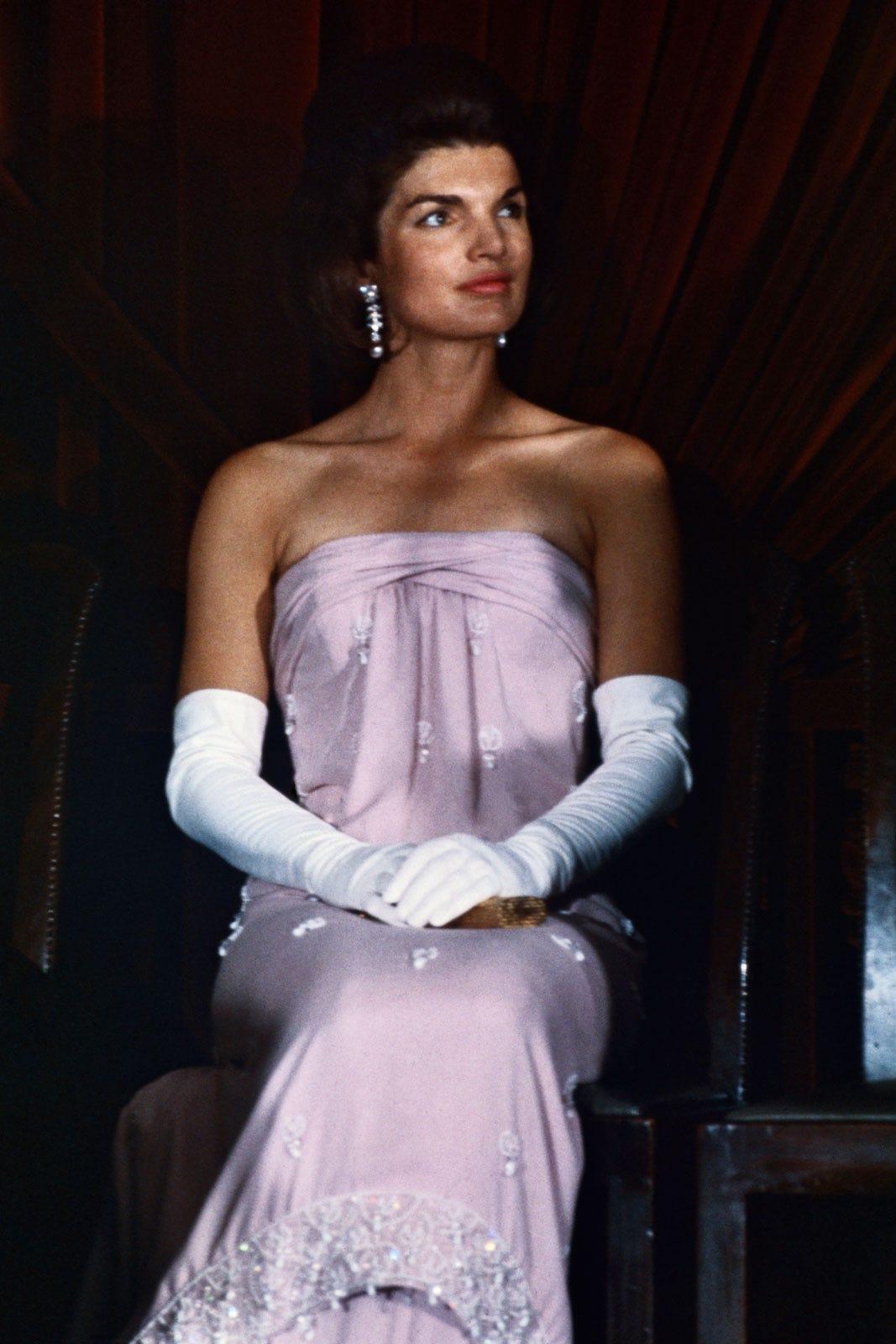 Disegno della coniglietta bianca di Oleg Cassini per Playboy ottobre 1979, firmato In condizioni buone in vendita a Brooklyn, NY