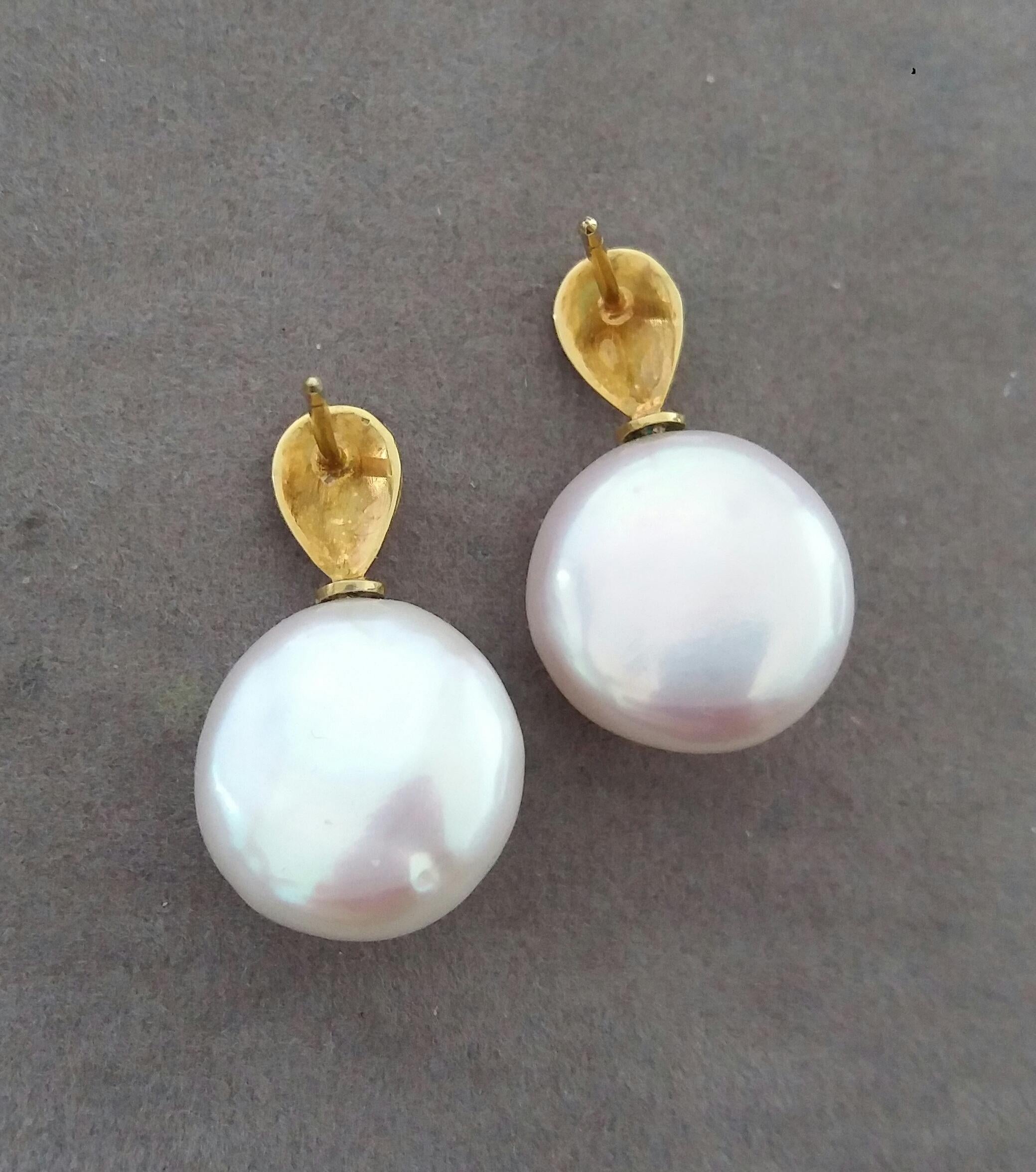 White Button Shape Baroque Pearls Round Ruby Cabs 14 K Yellow Gold Tops Earrings In Good Condition For Sale In Bangkok, TH