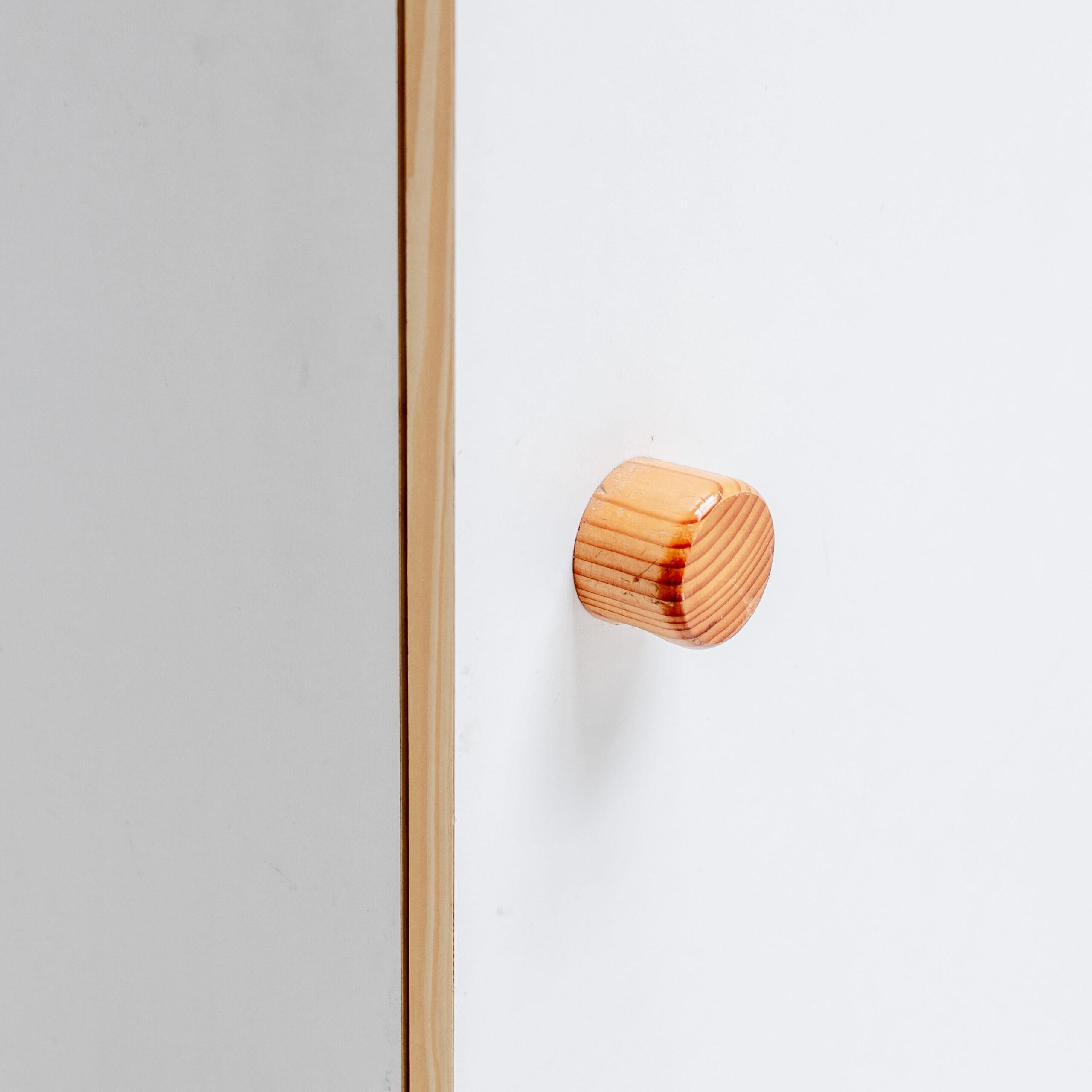 Francese White Cabinet di Charlotte Perriand per la stazione sciistica Les Arcs in vendita