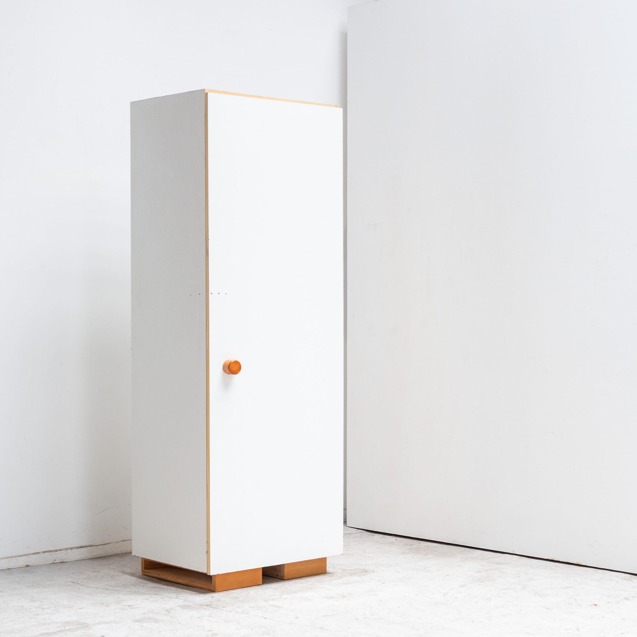 White Cabinet di Charlotte Perriand per la stazione sciistica Les Arcs In condizioni buone in vendita a Tokyo, Tokyo