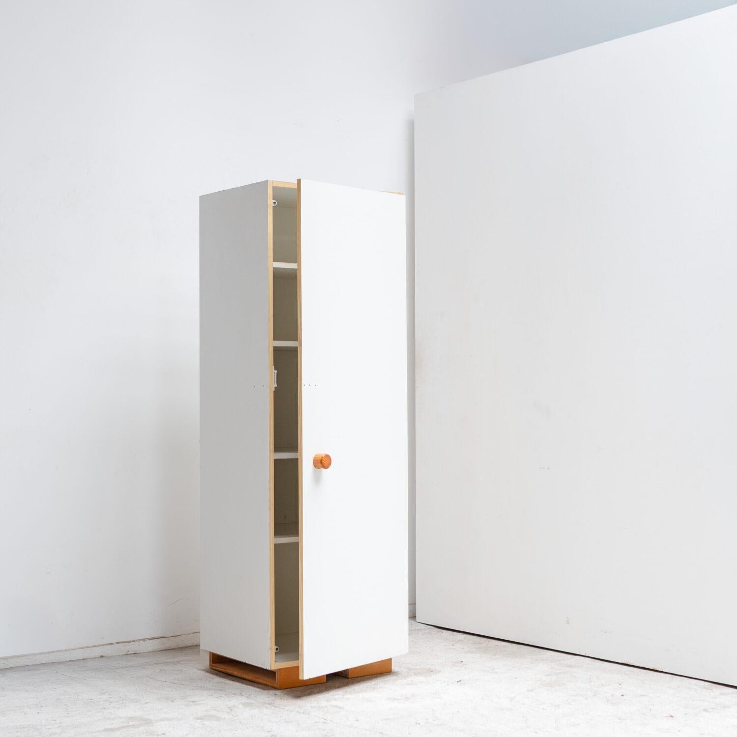 Fine XX secolo White Cabinet di Charlotte Perriand per la stazione sciistica Les Arcs in vendita