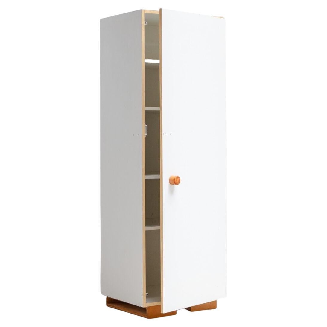 White Cabinet di Charlotte Perriand per la stazione sciistica Les Arcs