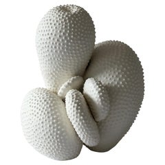 Scultura astratta simile a un cactus bianco, Lone Skov Madsen