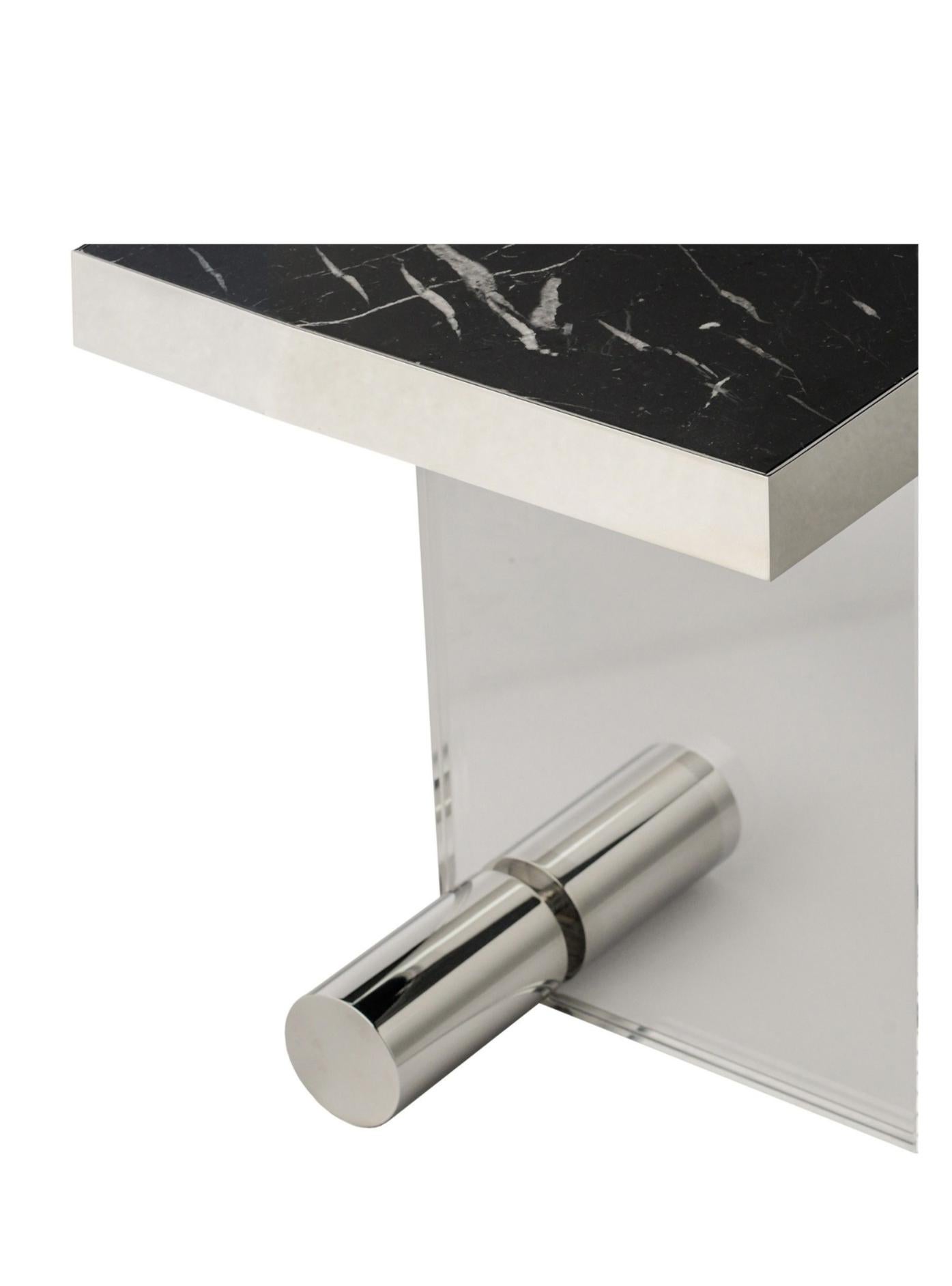 Table d'appoint carrée en acrylique et en marbre blanc Calacatta en acier inoxydable en vente 1
