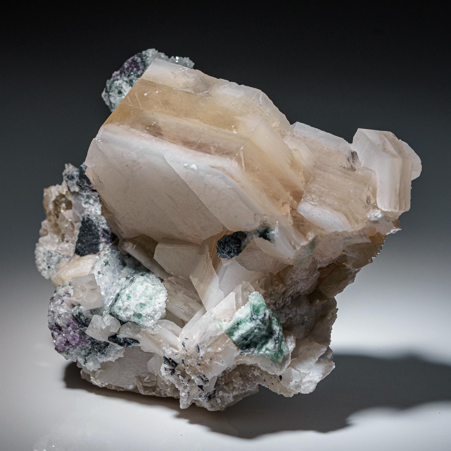 White Calcite From Inner Mongolia, China In Excellent Condition For Sale In New York, NY