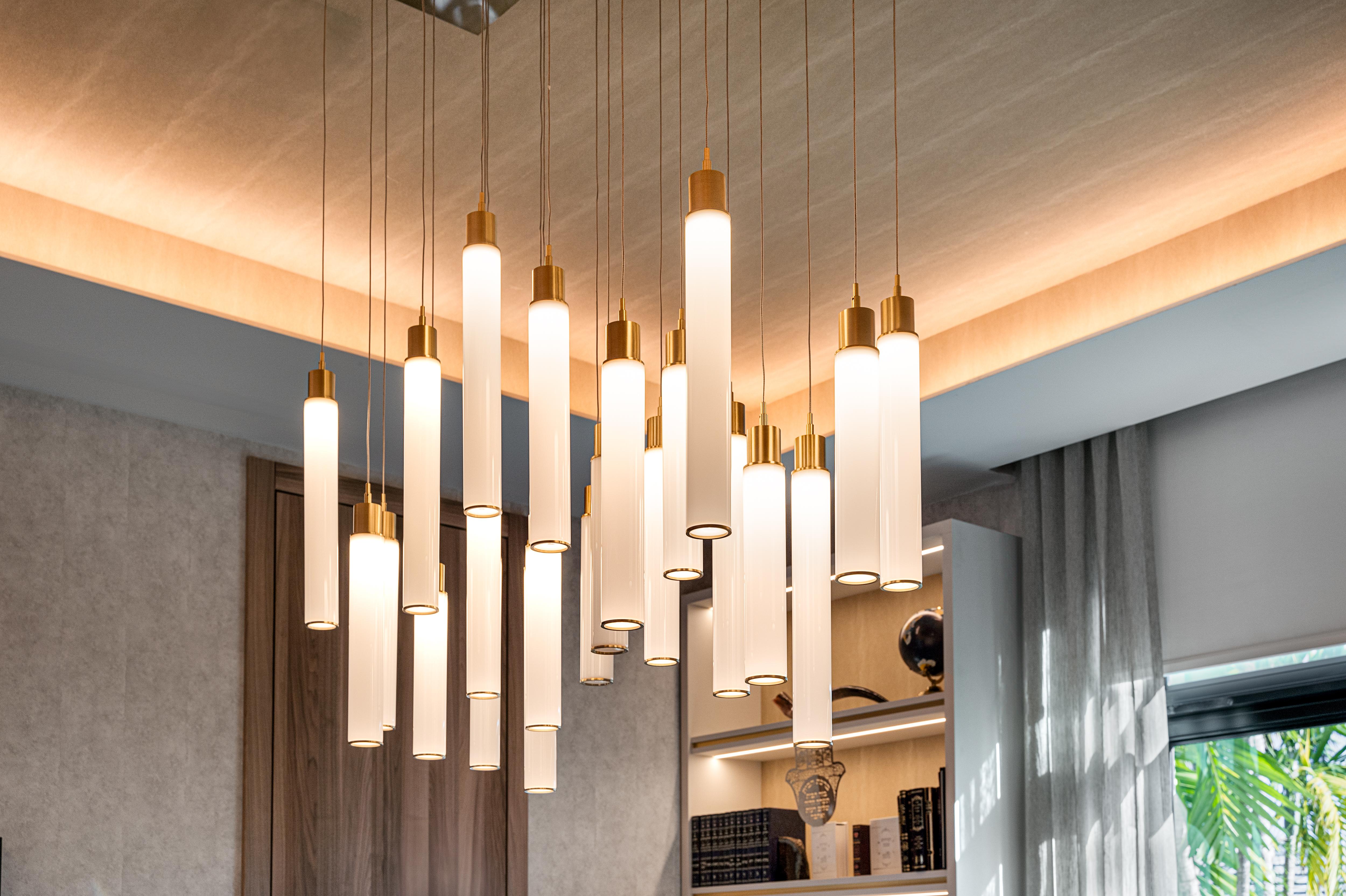 Modern White Candle 22, Blown Glass Pendant Dining Room Chandelier by Shakuff For Sale