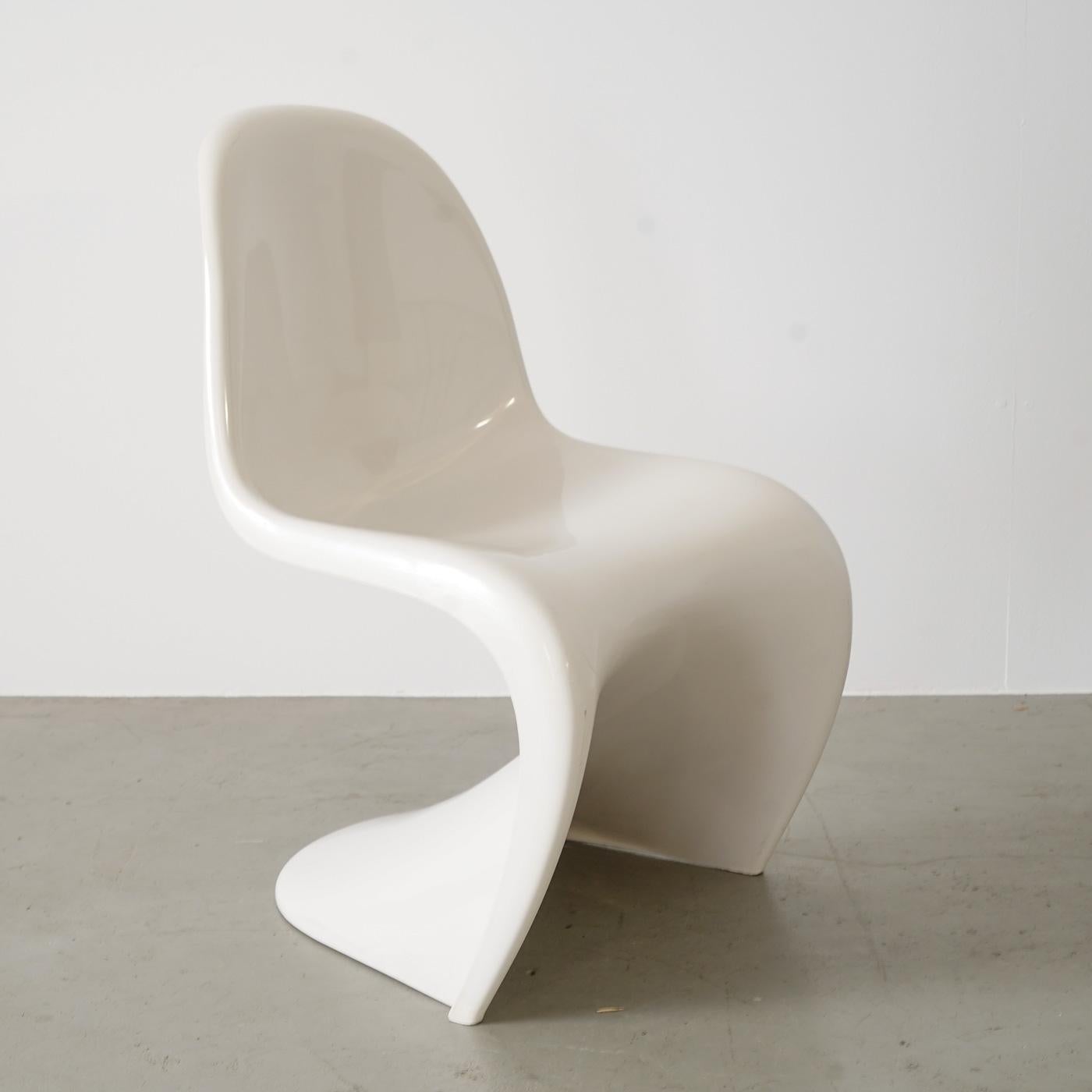Modern White Cantilevered S Chair by Verner Panton for Herman Miller, 1972 For Sale