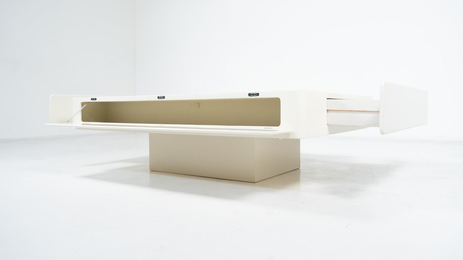 Table basse Caori blanche de Vico Magistretti pour Gavina, Italie, années 1960 en vente 6