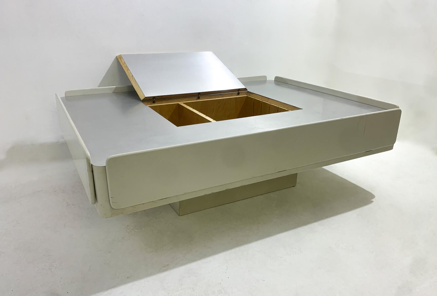 White Caori Coffee Table by Vico Magistretti for Gavina, Italy, 1960s In Good Condition In Brussels, BE