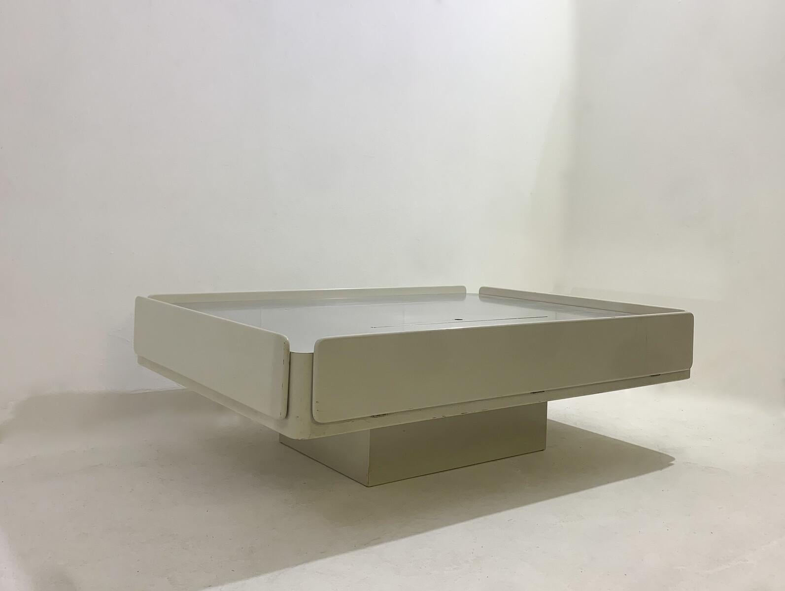 White Caori Coffee Table by Vico Magistretti for Gavina, Italy, 1960s 2