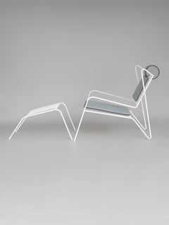 Sedia Capri Easy Lounge bianca con cuscini e pouf di Cools Collection