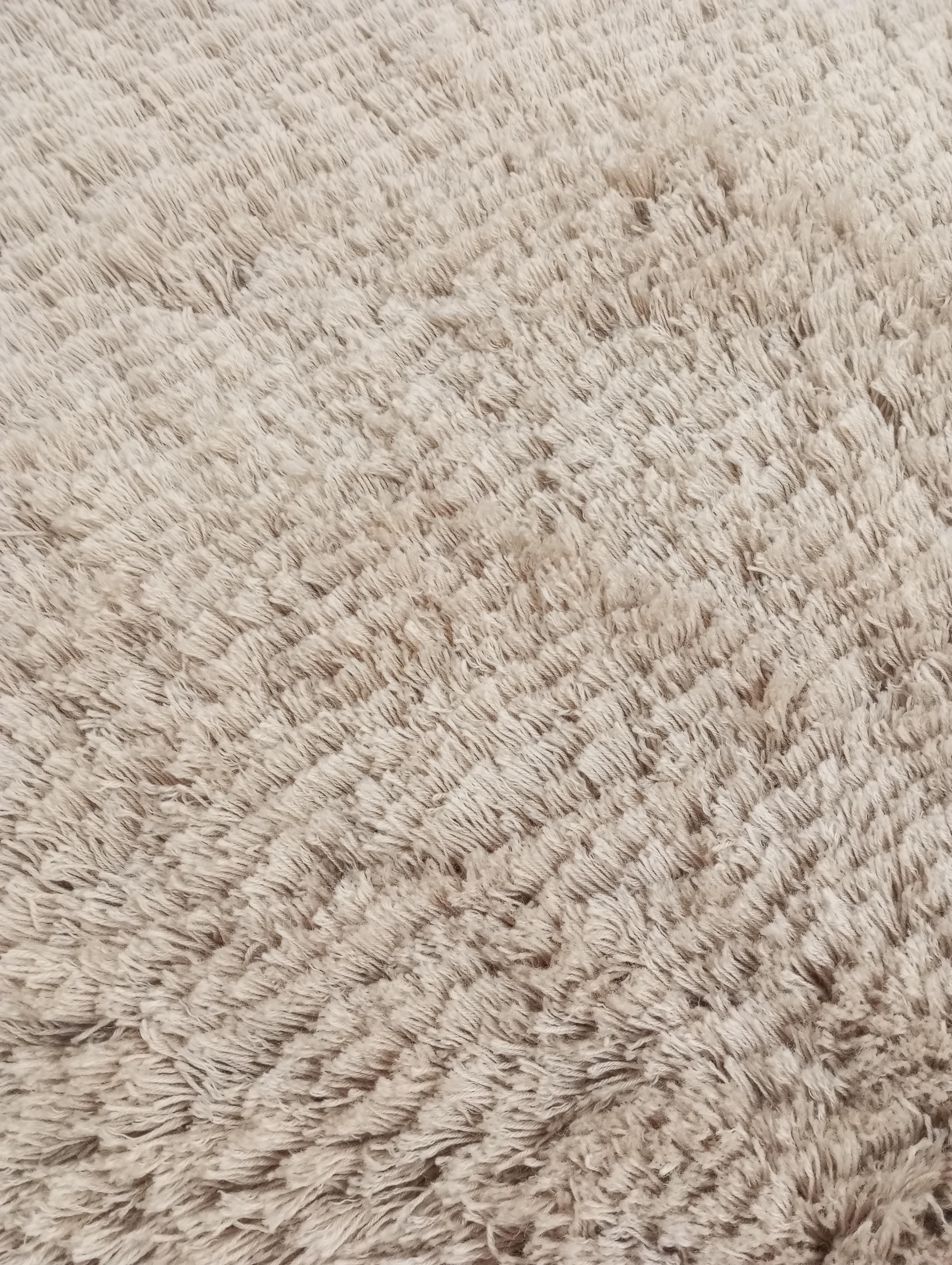 White carpet with a modern design (Italy) pure wool hand-knotted For Sale 4