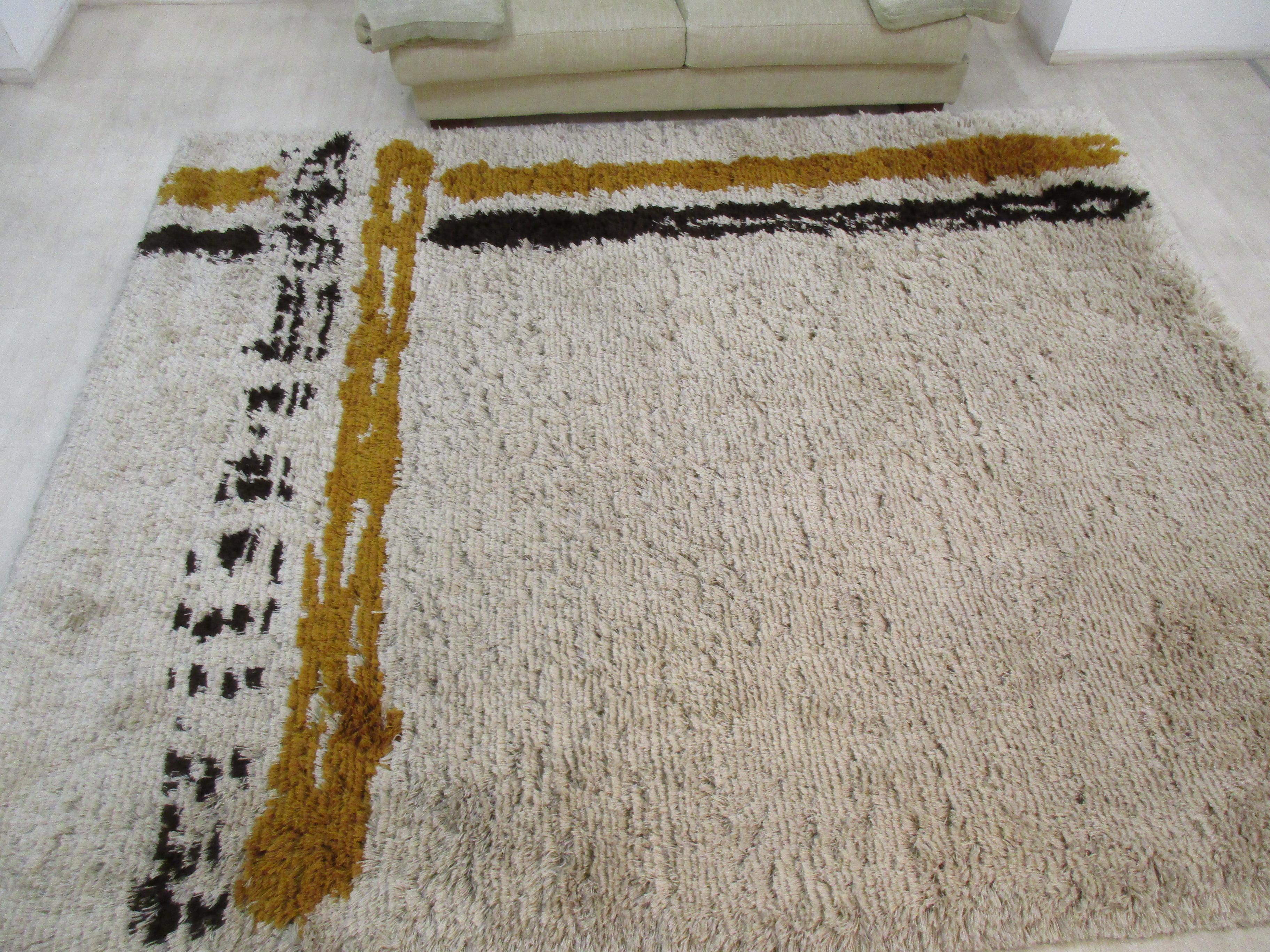 White carpet with a modern design (Italy) pure wool hand-knotted For Sale 2