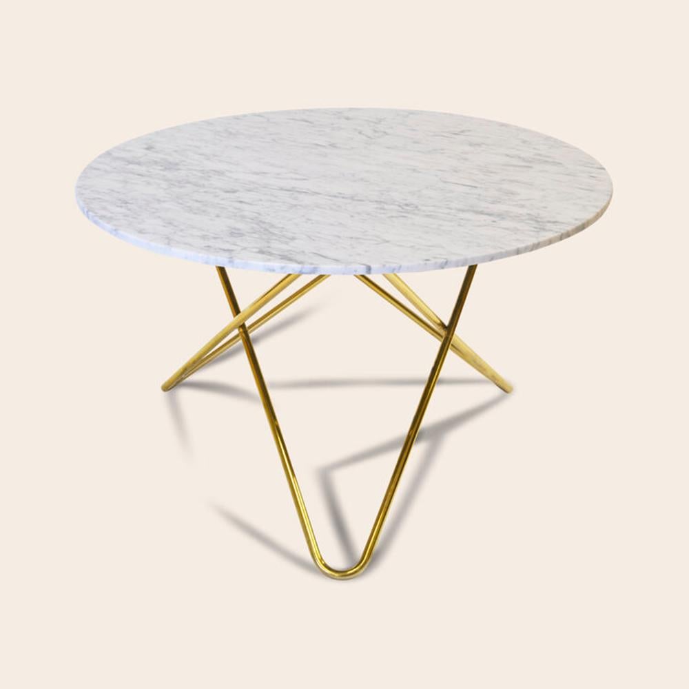 White Carrara marble and brass big O Table by OxDenmarq
Dimensions: D 120 x H 72 cm
Materials: Brass, white Carrara marble
Also available: Different marble and frame options available

OX DENMARQ is a Danish design brand aspiring to make