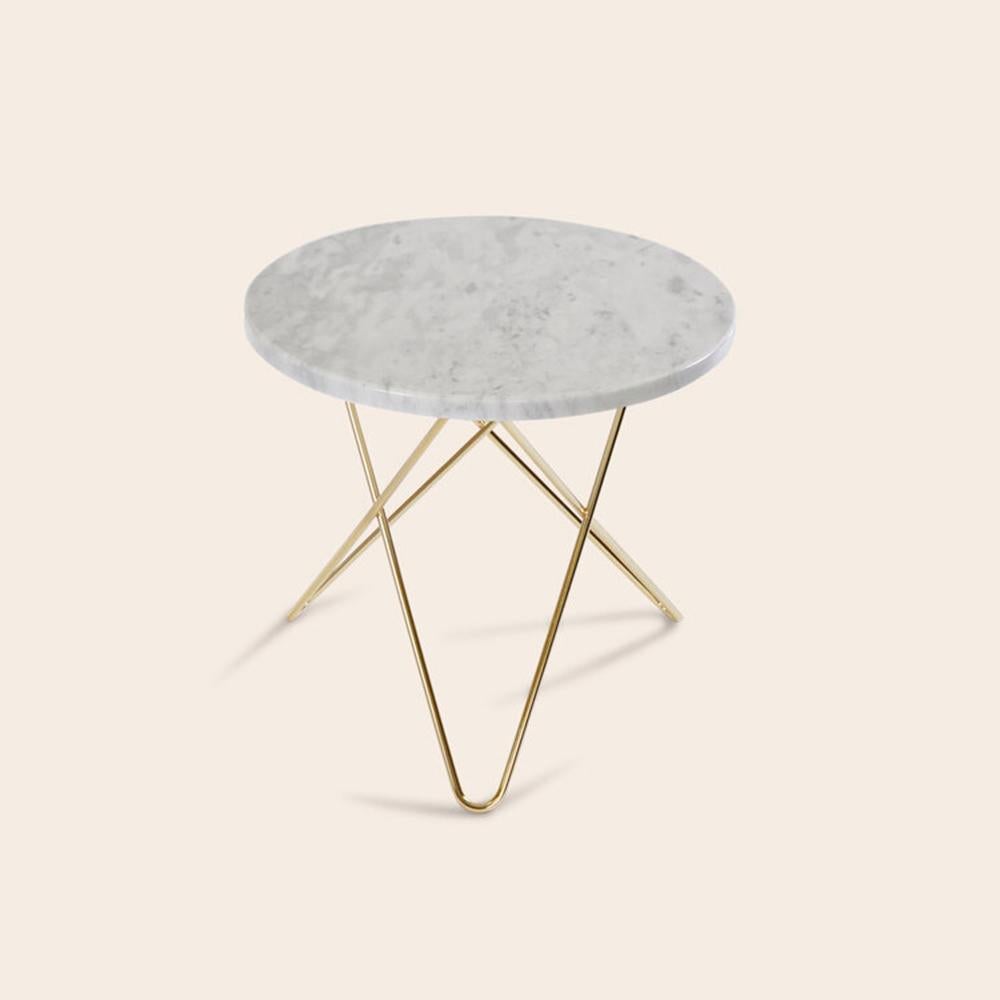 White carrara marble and brass mini o table by Ox Denmarq.
Dimensions: D 40 x H 37 cm.
Materials: brass, white carrara marble.
Also available: different top and frame options available.

Ox Denmarq is a Danish design brand aspiring to make
